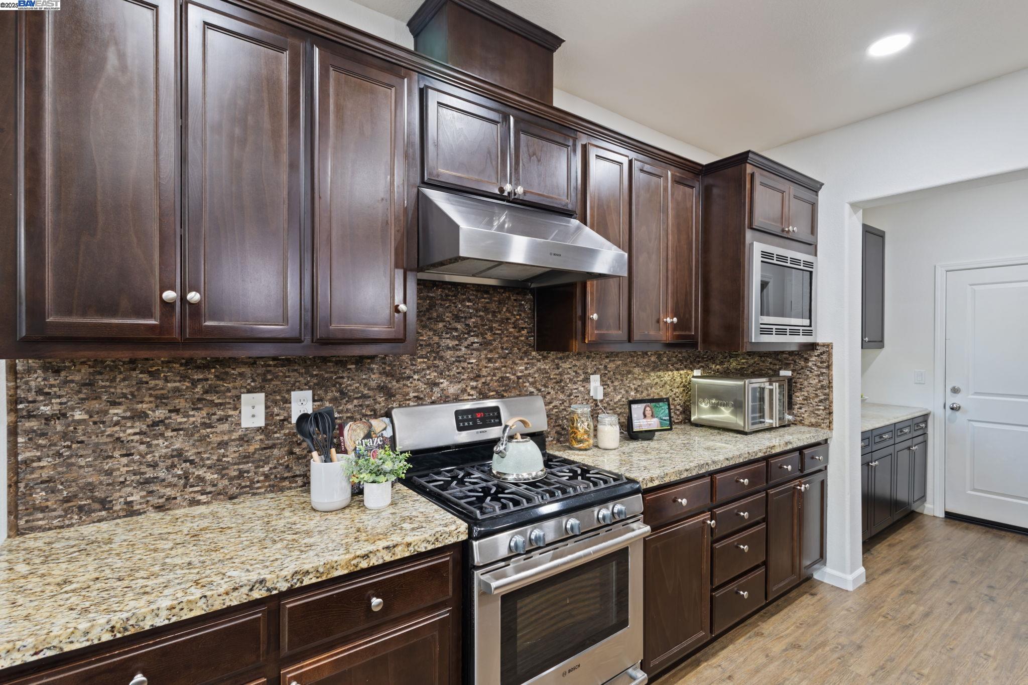 Detail Gallery Image 8 of 53 For 18290 Commercial St, Lathrop,  CA 95330 - 4 Beds | 3 Baths