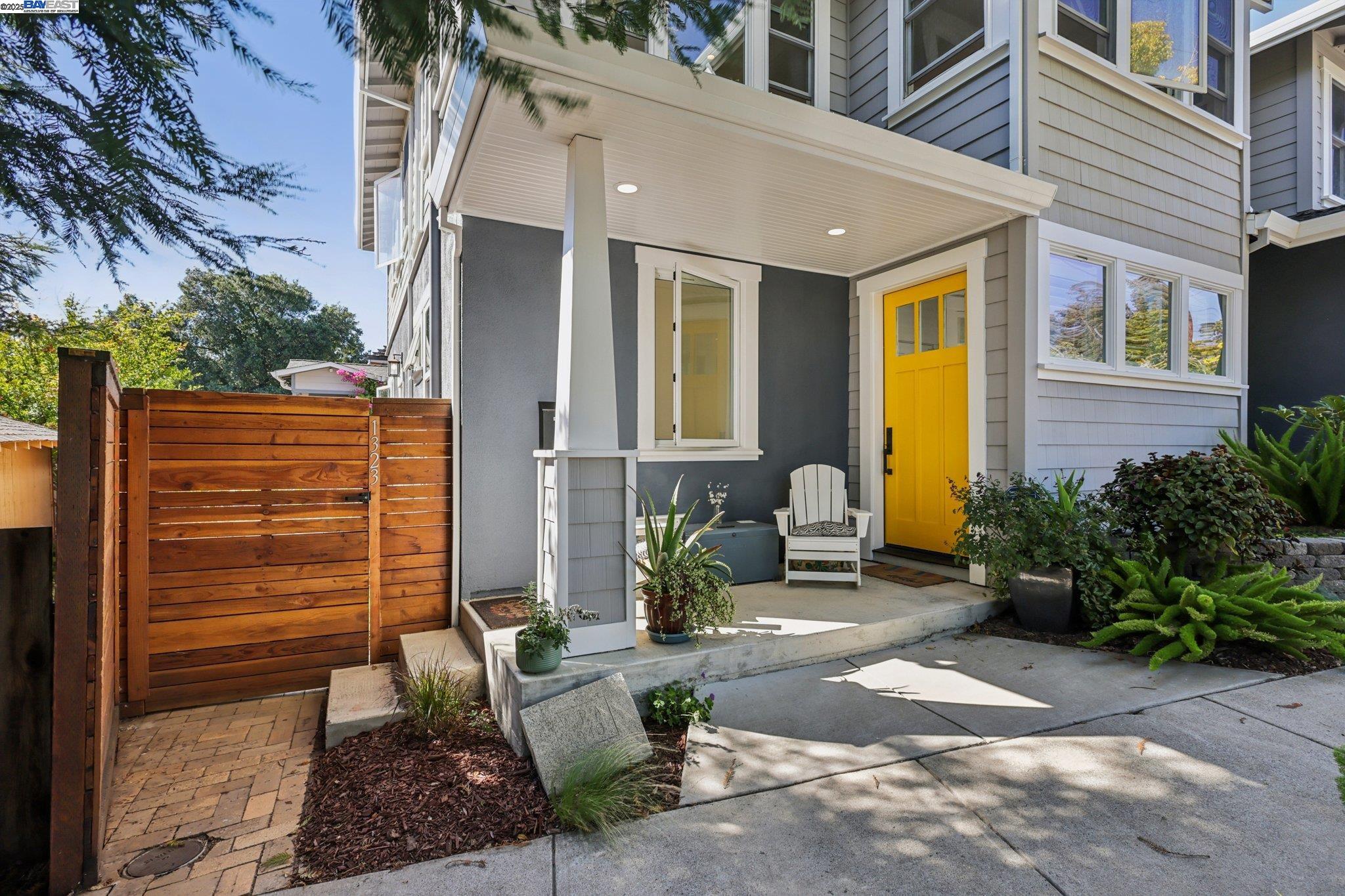 Detail Gallery Image 2 of 57 For 1333 Warren St, Martinez,  CA 94553 - 4 Beds | 3 Baths