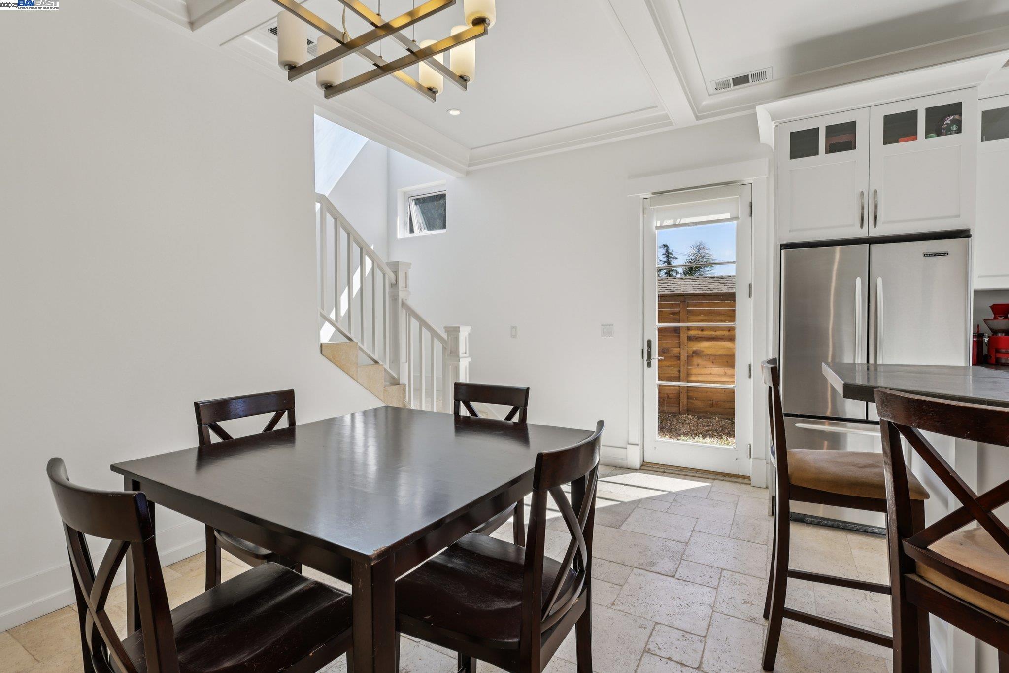 Detail Gallery Image 12 of 57 For 1333 Warren St, Martinez,  CA 94553 - 4 Beds | 3 Baths