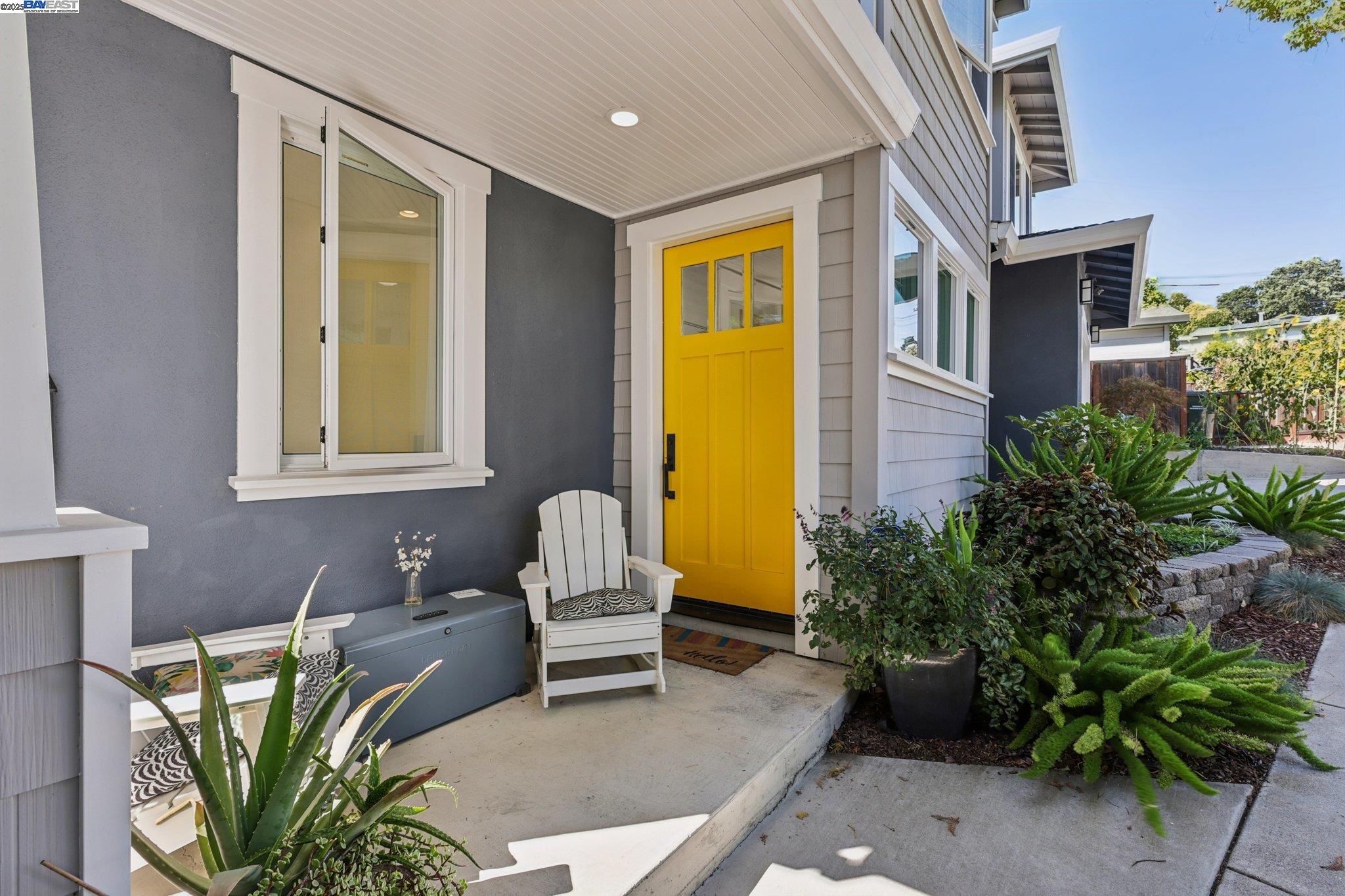 Detail Gallery Image 3 of 57 For 1333 Warren St, Martinez,  CA 94553 - 4 Beds | 3 Baths
