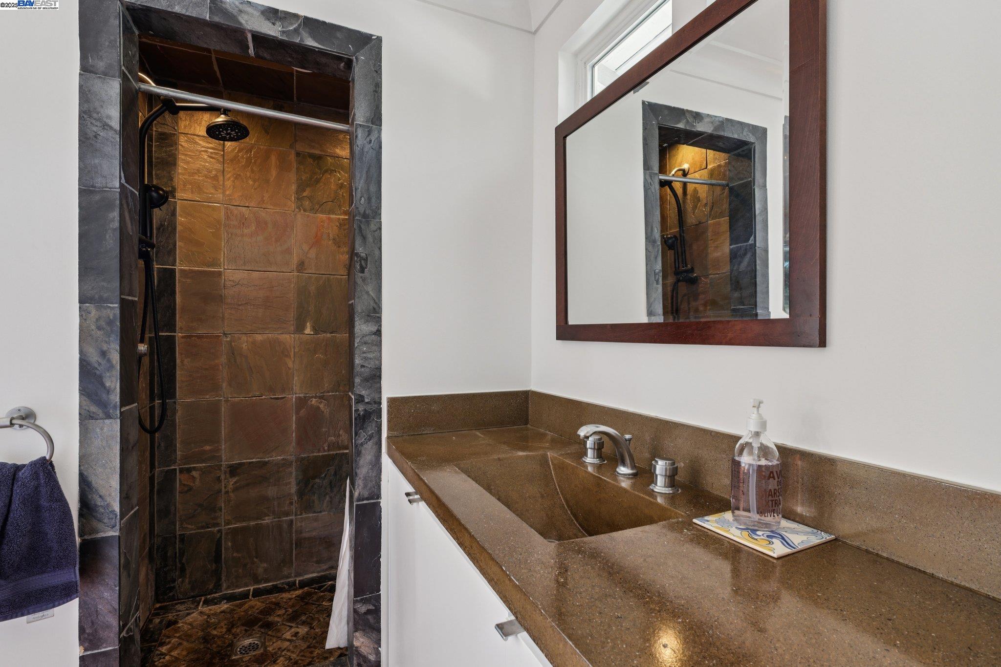 Detail Gallery Image 34 of 57 For 1333 Warren St, Martinez,  CA 94553 - 4 Beds | 3 Baths