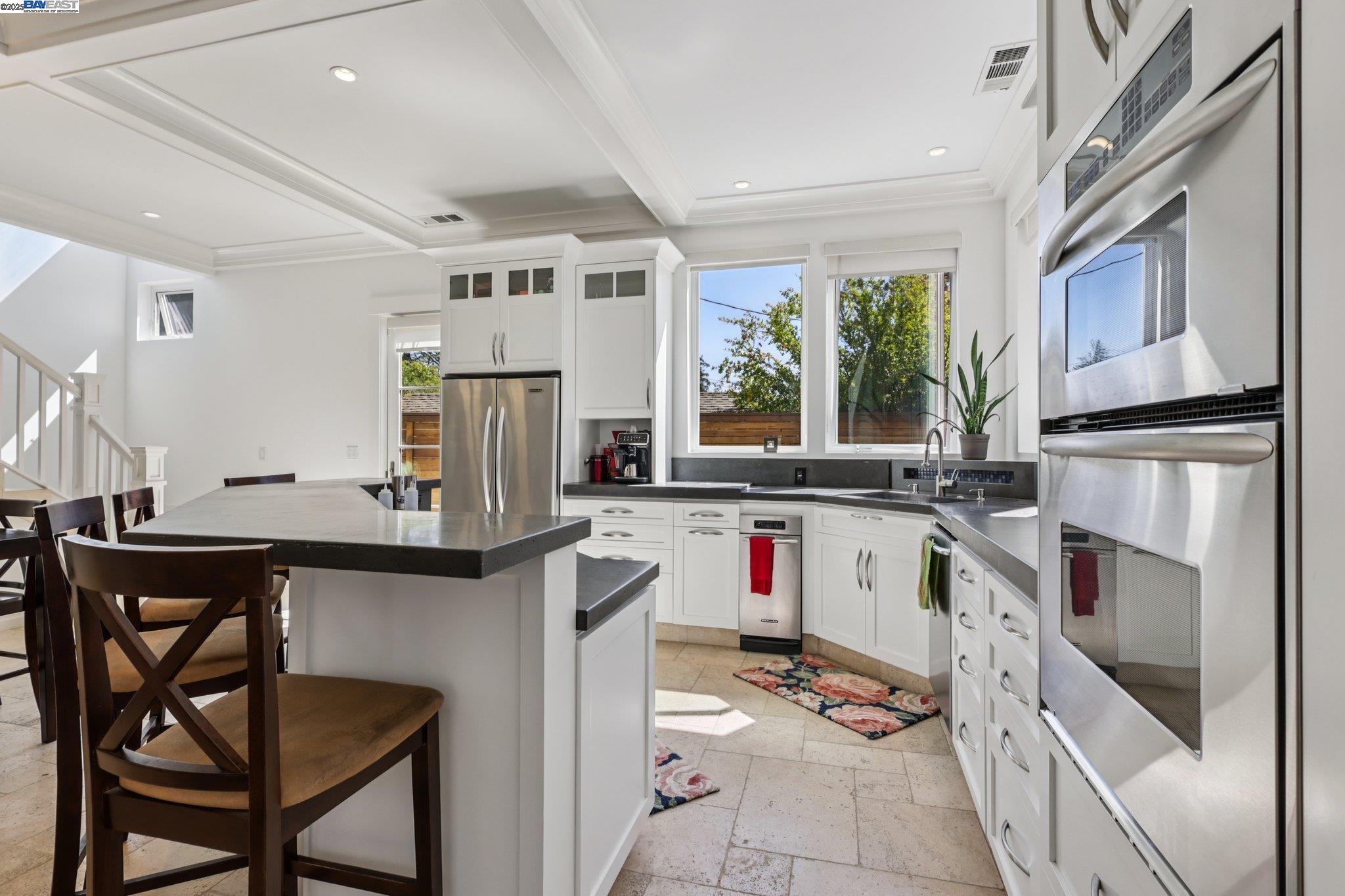 Detail Gallery Image 5 of 57 For 1333 Warren St, Martinez,  CA 94553 - 4 Beds | 3 Baths