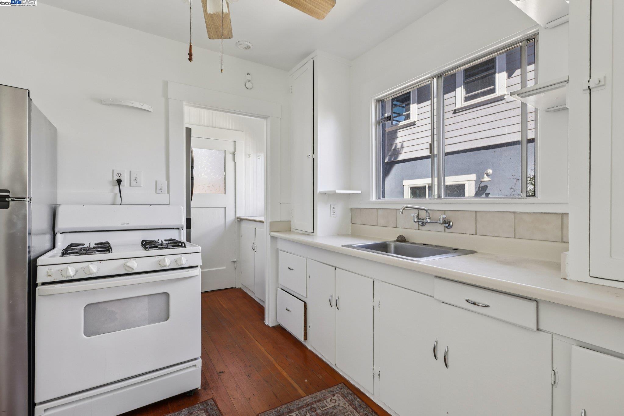 Detail Gallery Image 42 of 57 For 1333 Warren St, Martinez,  CA 94553 - 4 Beds | 3 Baths