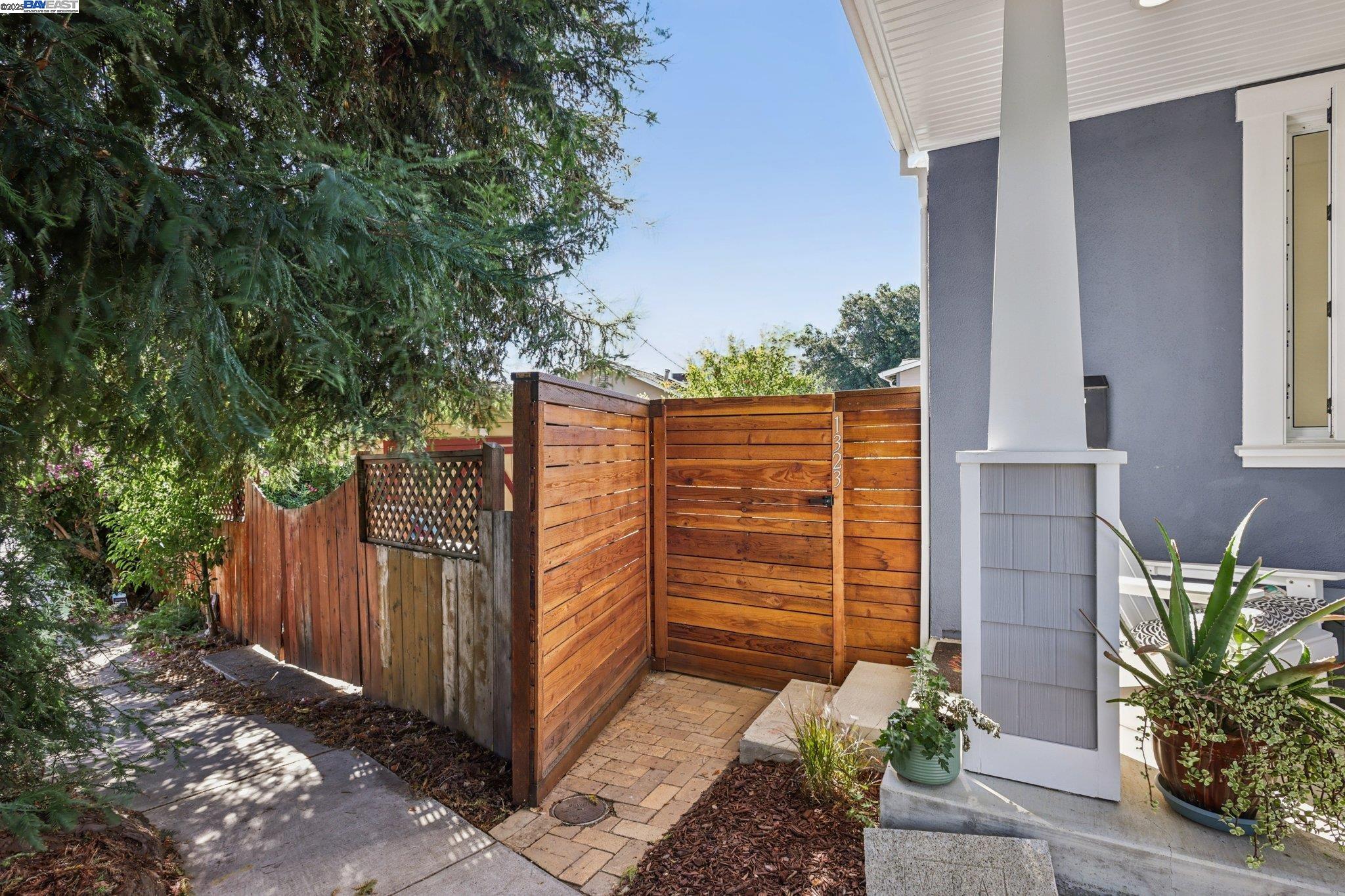 Detail Gallery Image 51 of 57 For 1333 Warren St, Martinez,  CA 94553 - 4 Beds | 3 Baths