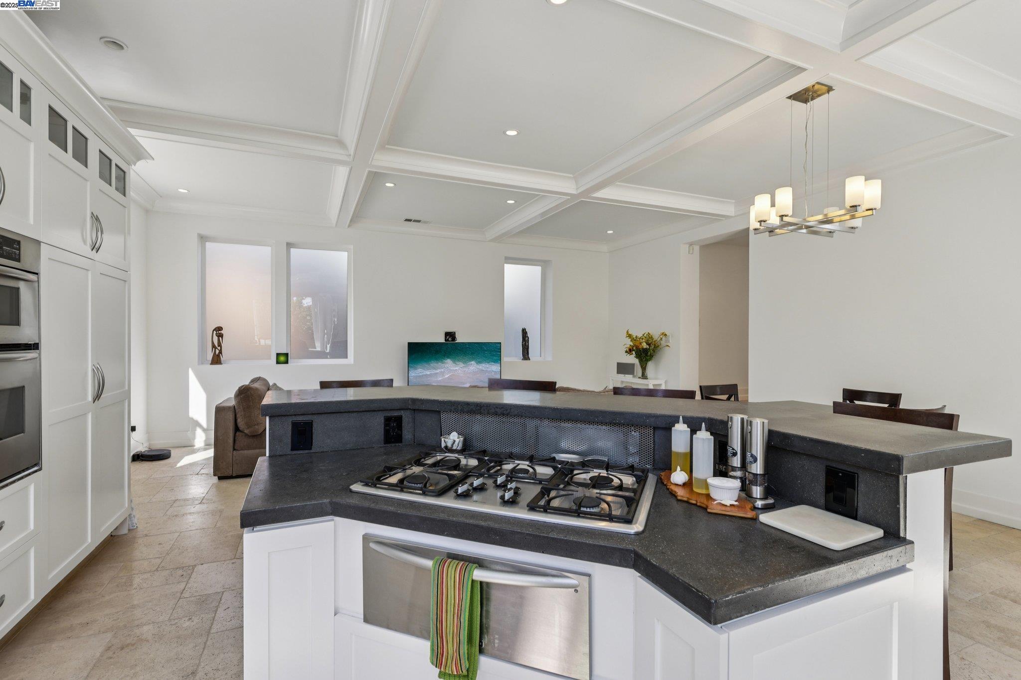Detail Gallery Image 8 of 57 For 1333 Warren St, Martinez,  CA 94553 - 4 Beds | 3 Baths
