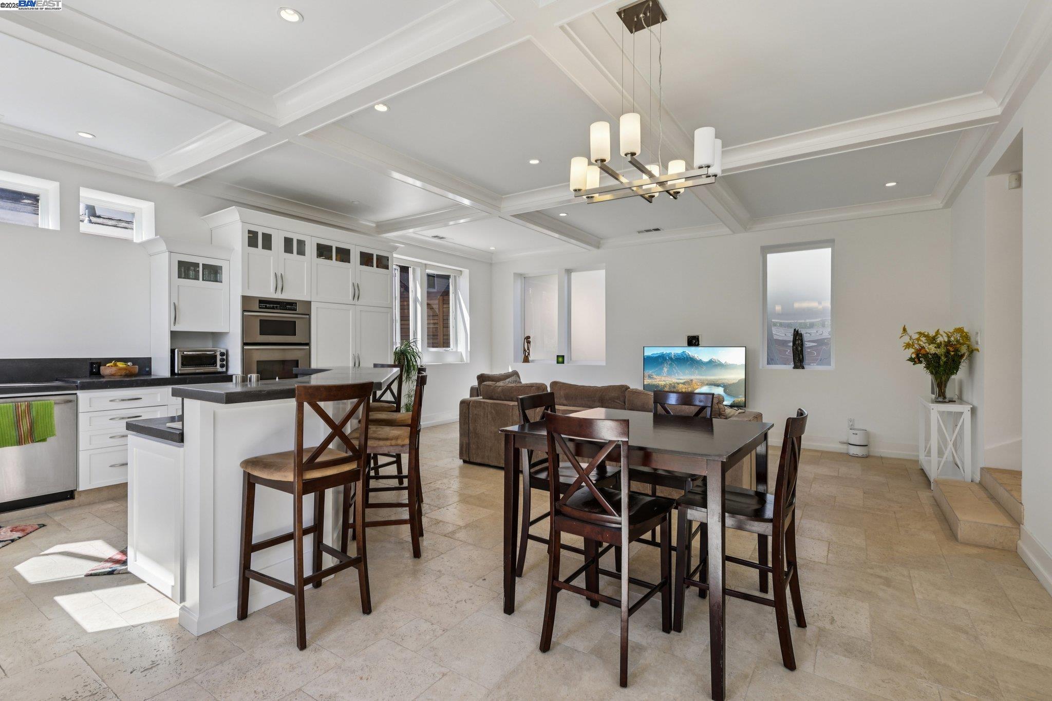 Detail Gallery Image 9 of 57 For 1333 Warren St, Martinez,  CA 94553 - 4 Beds | 3 Baths