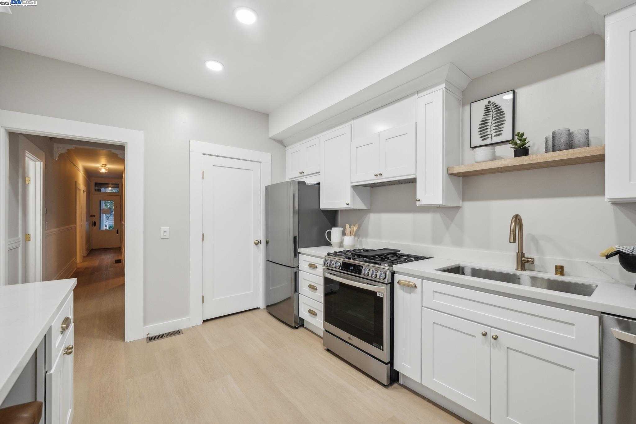 Detail Gallery Image 12 of 33 For 67 Walter St, San Francisco,  CA 94114 - 3 Beds | 1 Baths