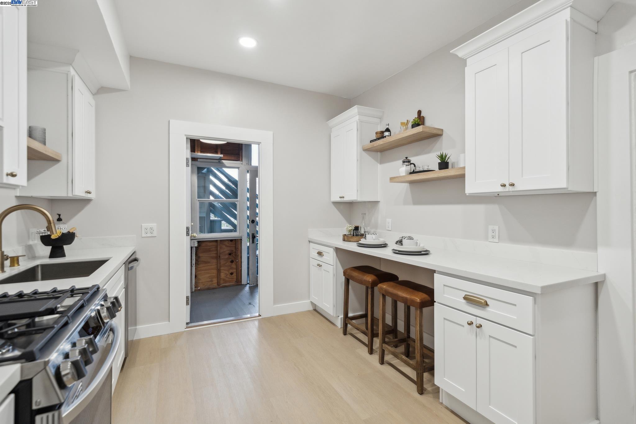 Detail Gallery Image 14 of 33 For 67 Walter St, San Francisco,  CA 94114 - 3 Beds | 1 Baths