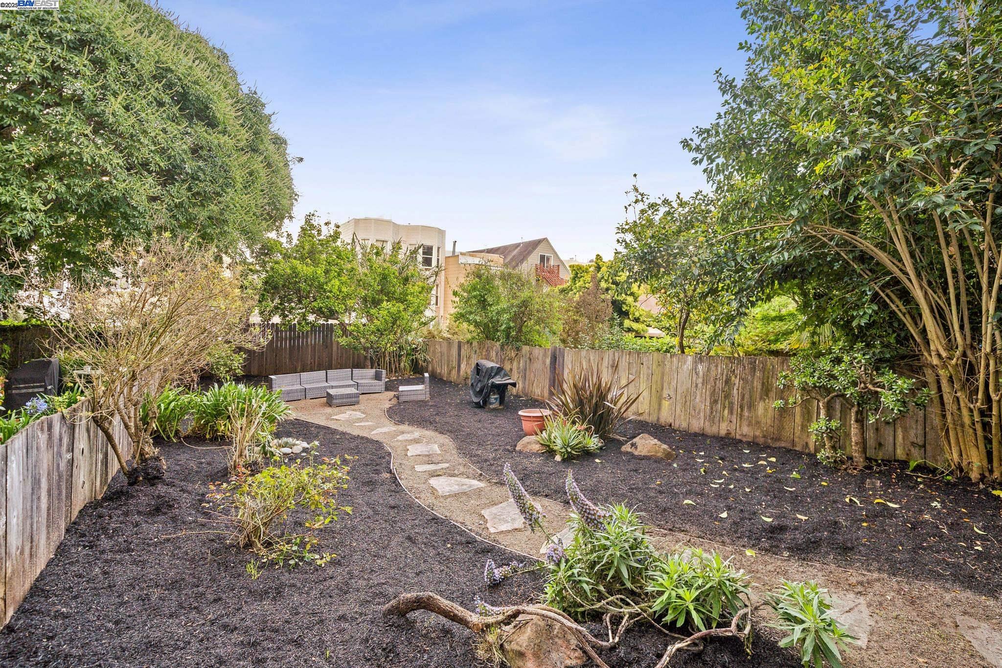Detail Gallery Image 30 of 33 For 67 Walter St, San Francisco,  CA 94114 - 3 Beds | 1 Baths