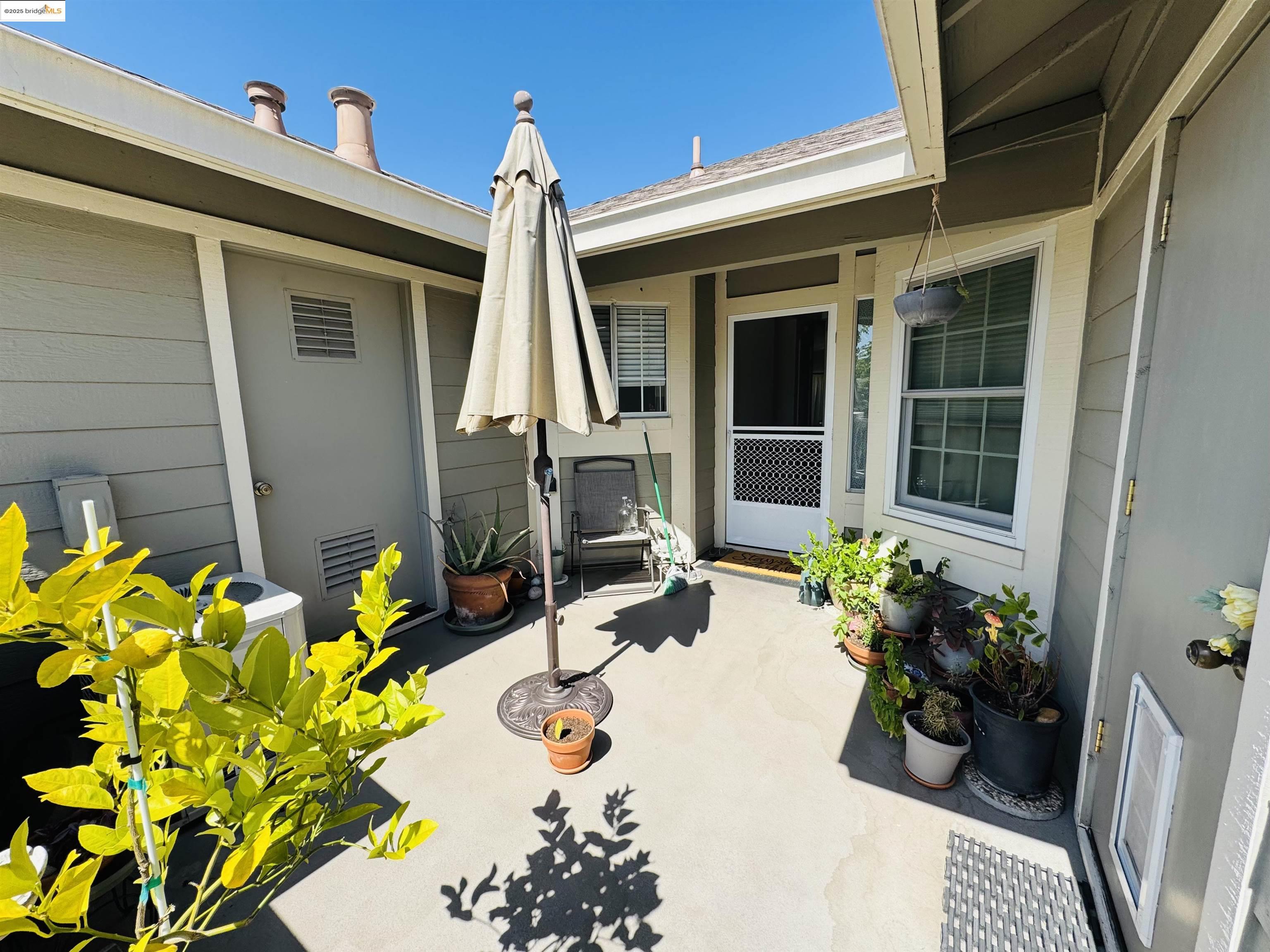 Detail Gallery Image 2 of 17 For 61 Bridle Path Ln, Novato,  CA 94945 - 2 Beds | 2 Baths