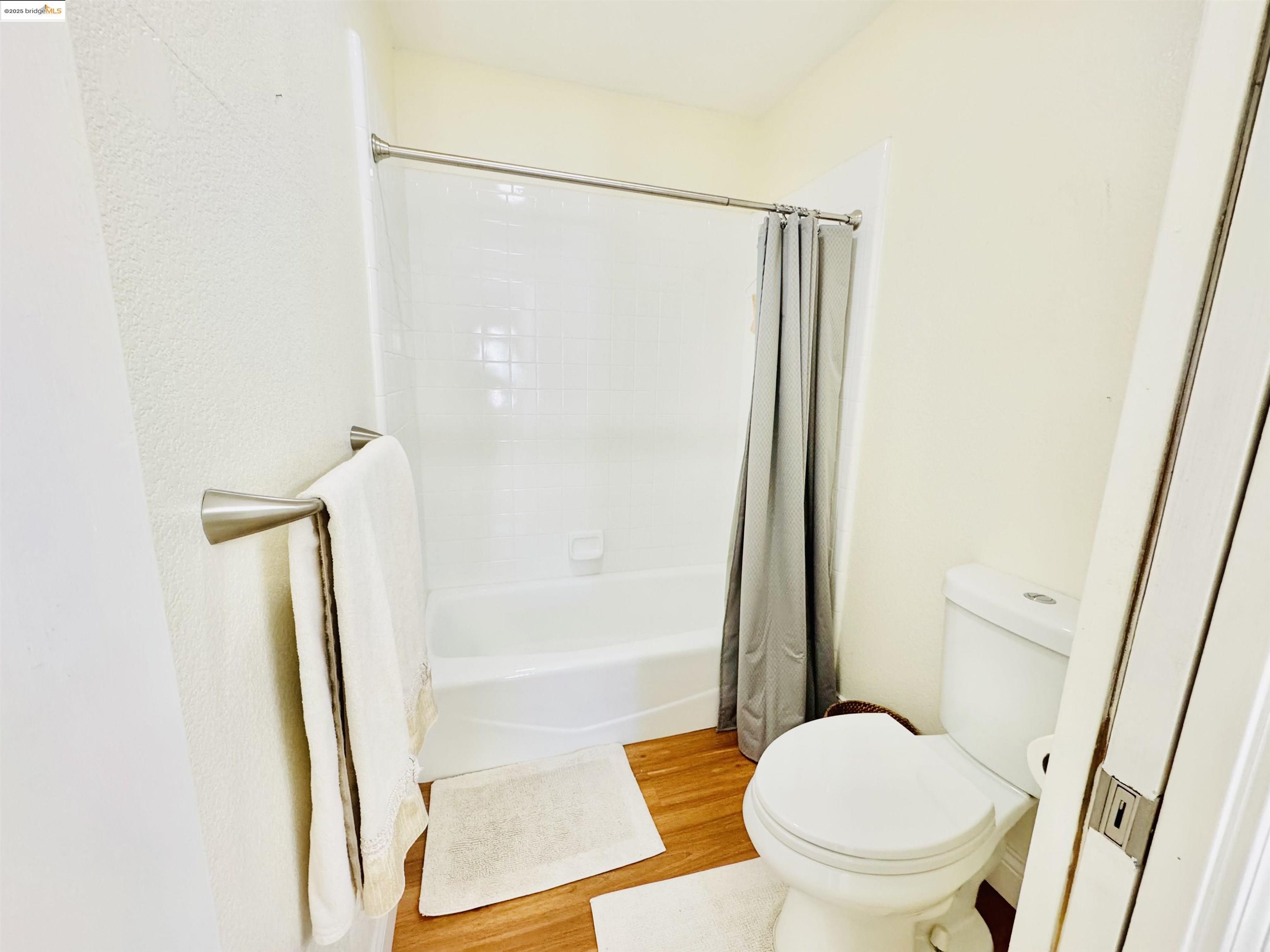 Detail Gallery Image 12 of 17 For 61 Bridle Path Ln, Novato,  CA 94945 - 2 Beds | 2 Baths