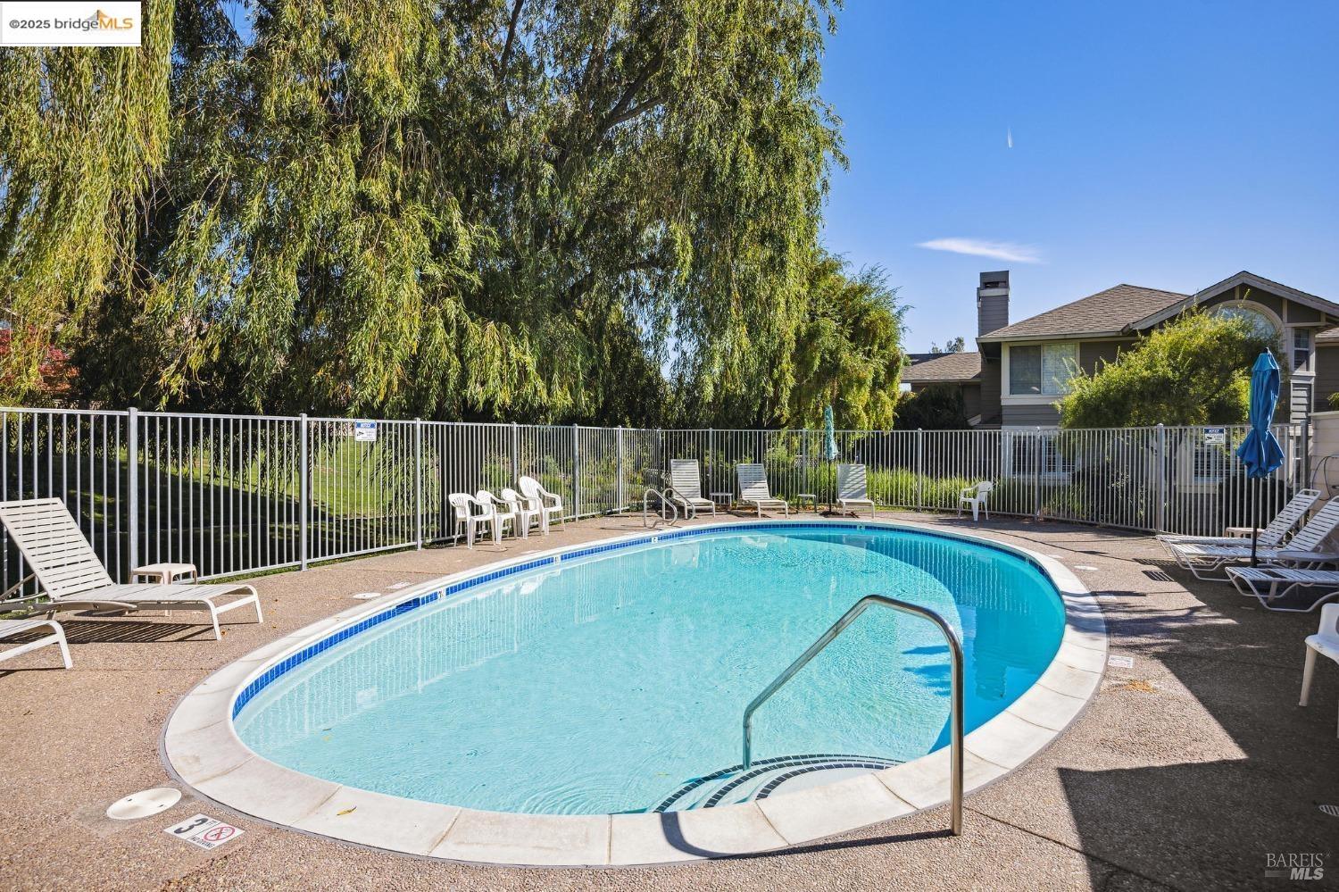 Detail Gallery Image 14 of 17 For 61 Bridle Path Ln, Novato,  CA 94945 - 2 Beds | 2 Baths