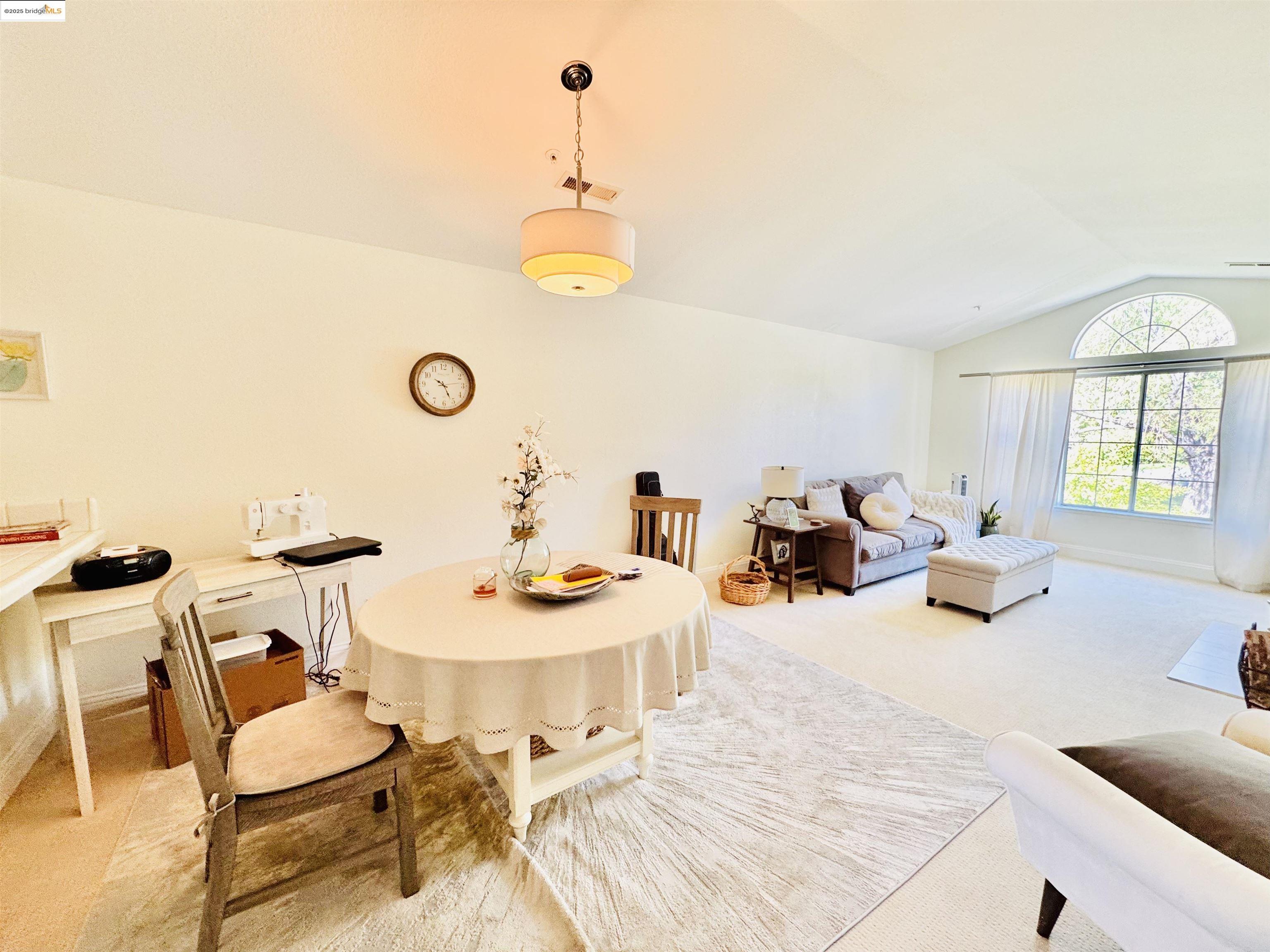 Detail Gallery Image 5 of 17 For 61 Bridle Path Ln, Novato,  CA 94945 - 2 Beds | 2 Baths