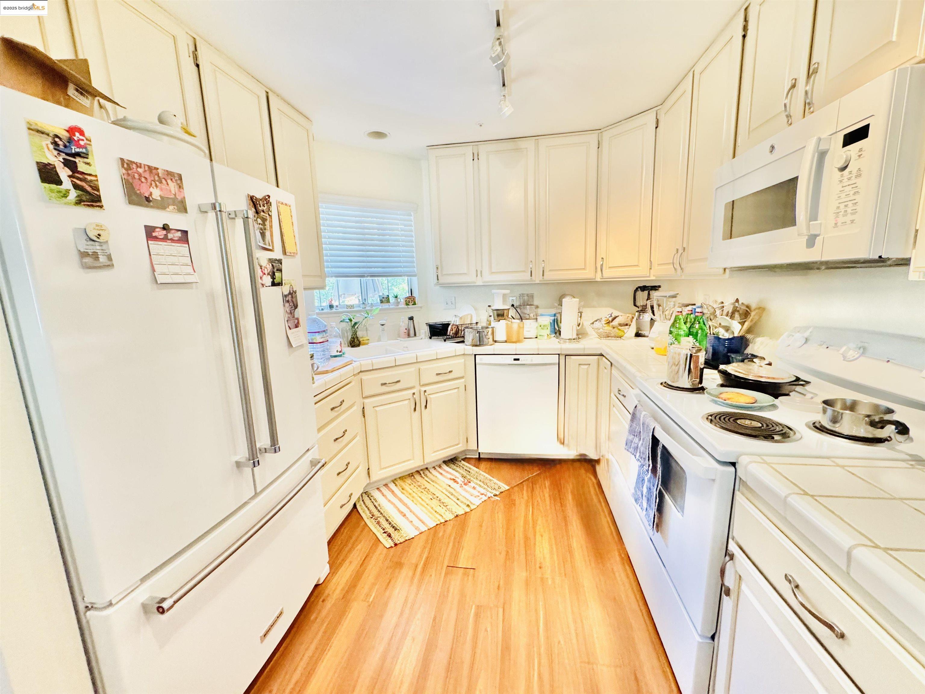 Detail Gallery Image 6 of 17 For 61 Bridle Path Ln, Novato,  CA 94945 - 2 Beds | 2 Baths