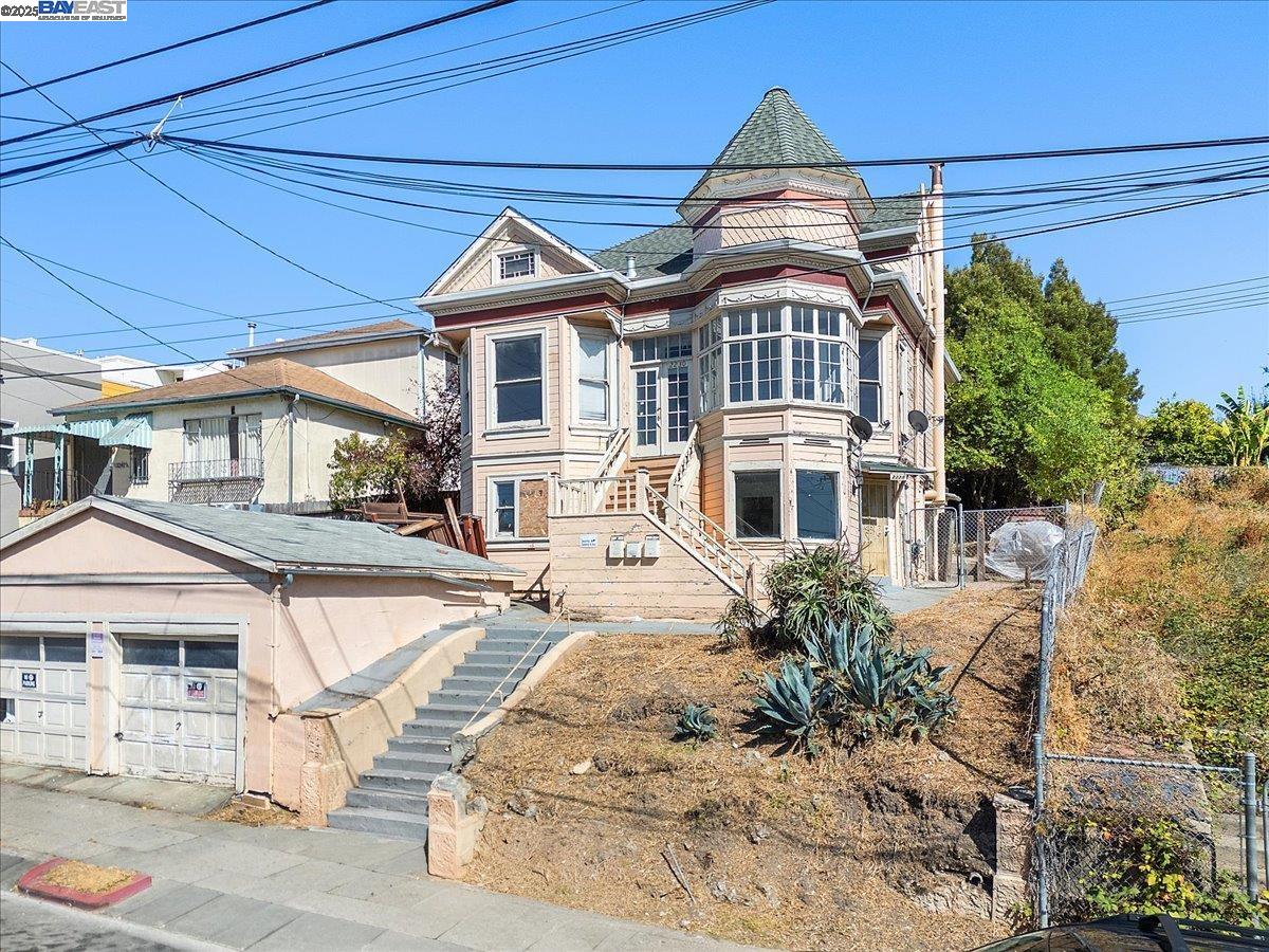 Detail Gallery Image 2 of 58 For 2230 23rd Ave, Oakland,  CA 94606 - 7 Beds | 3 Baths