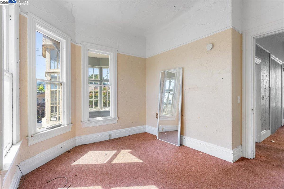 Detail Gallery Image 19 of 58 For 2230 23rd Ave, Oakland,  CA 94606 - 7 Beds | 3 Baths