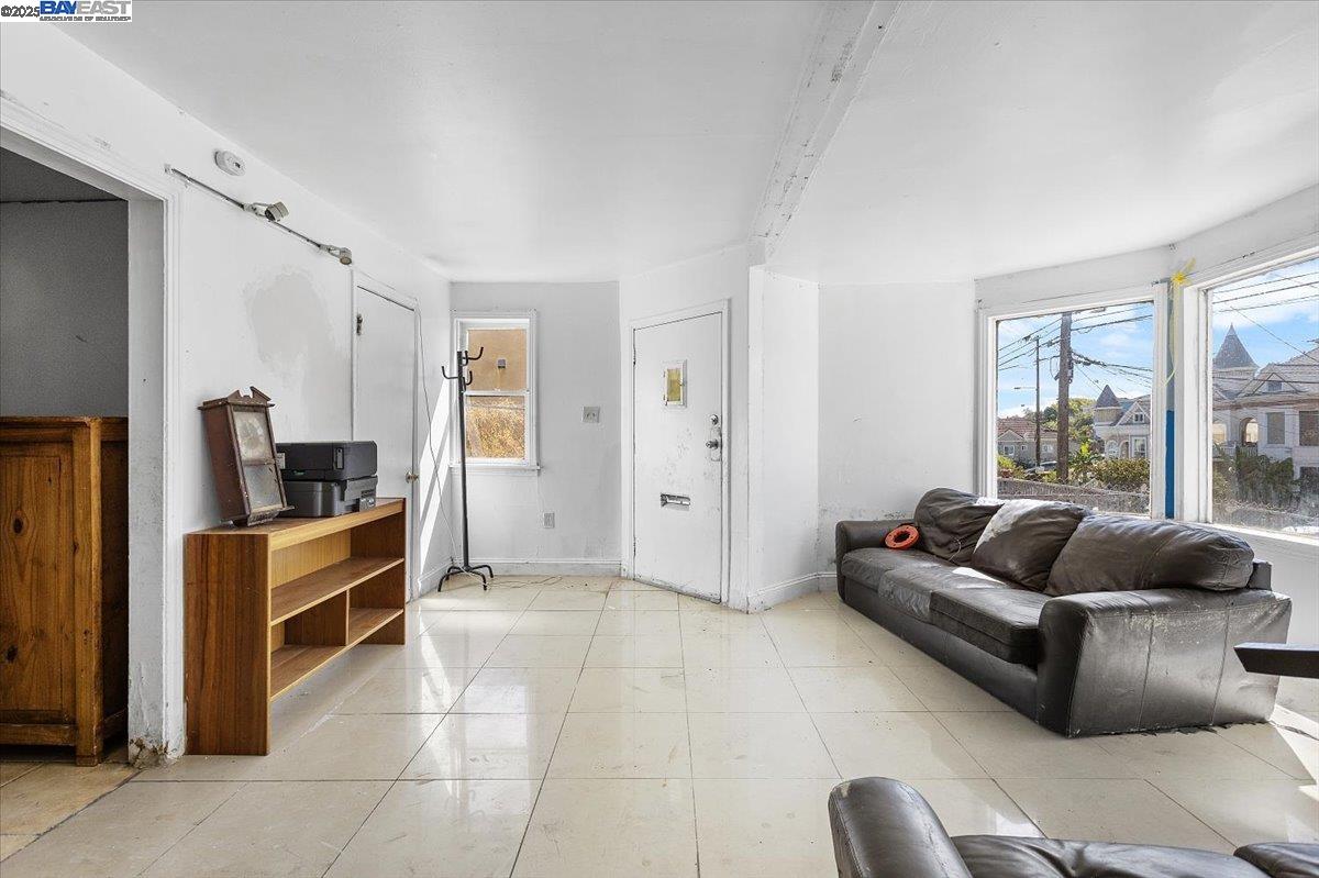 Detail Gallery Image 34 of 58 For 2230 23rd Ave, Oakland,  CA 94606 - 7 Beds | 3 Baths