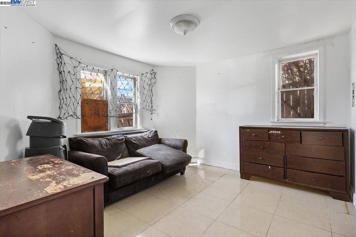 Detail Gallery Image 35 of 58 For 2230 23rd Ave, Oakland,  CA 94606 - 7 Beds | 3 Baths