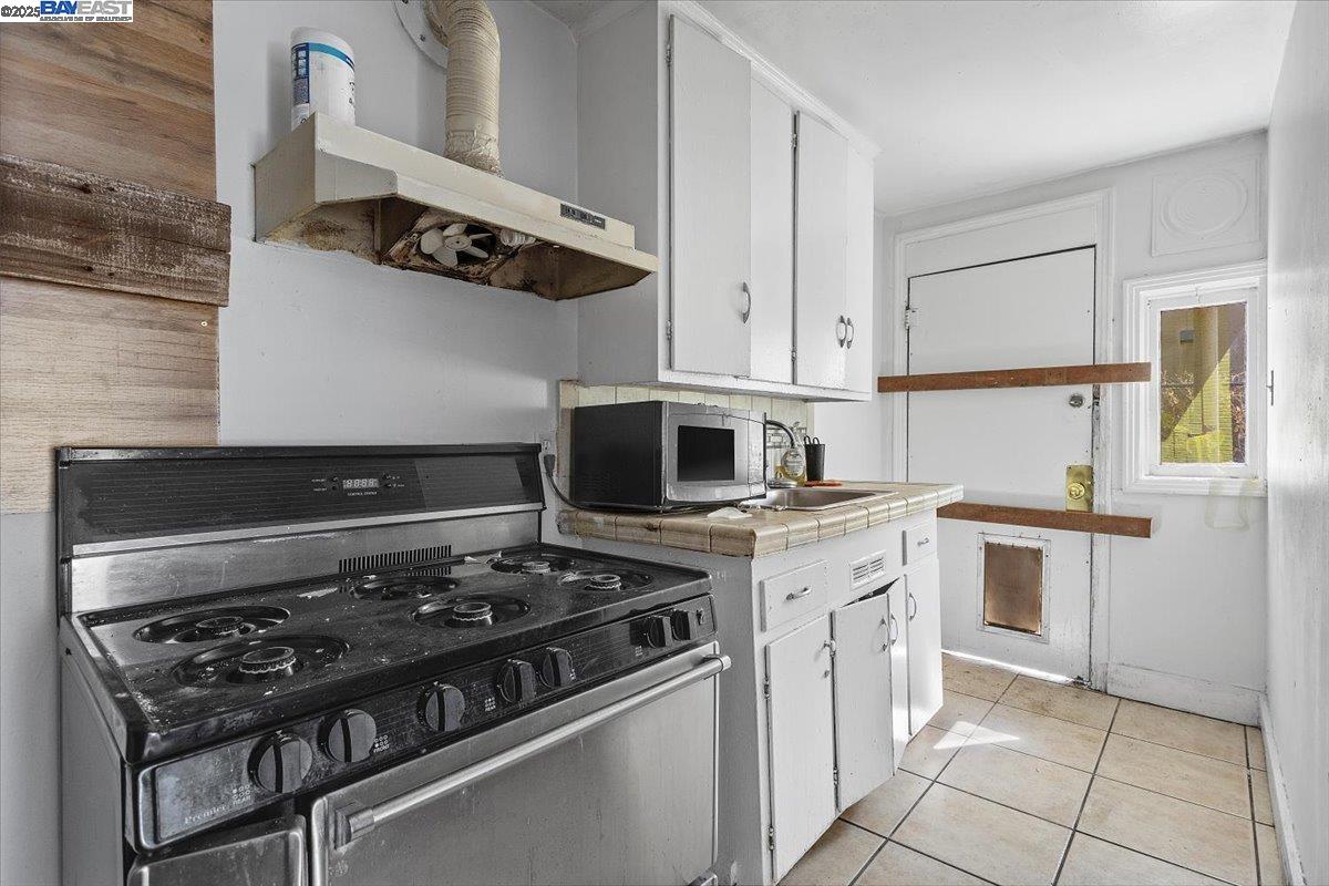 Detail Gallery Image 38 of 58 For 2230 23rd Ave, Oakland,  CA 94606 - 7 Beds | 3 Baths