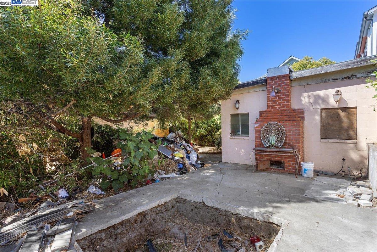 Detail Gallery Image 49 of 58 For 2230 23rd Ave, Oakland,  CA 94606 - 7 Beds | 3 Baths