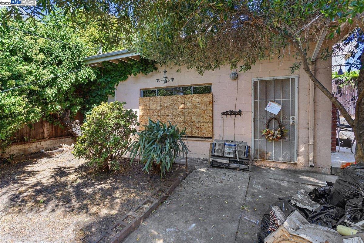 Detail Gallery Image 50 of 58 For 2230 23rd Ave, Oakland,  CA 94606 - 7 Beds | 3 Baths
