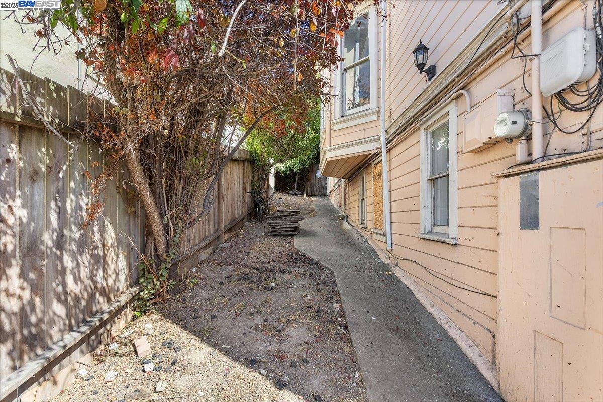 Detail Gallery Image 51 of 58 For 2230 23rd Ave, Oakland,  CA 94606 - 7 Beds | 3 Baths