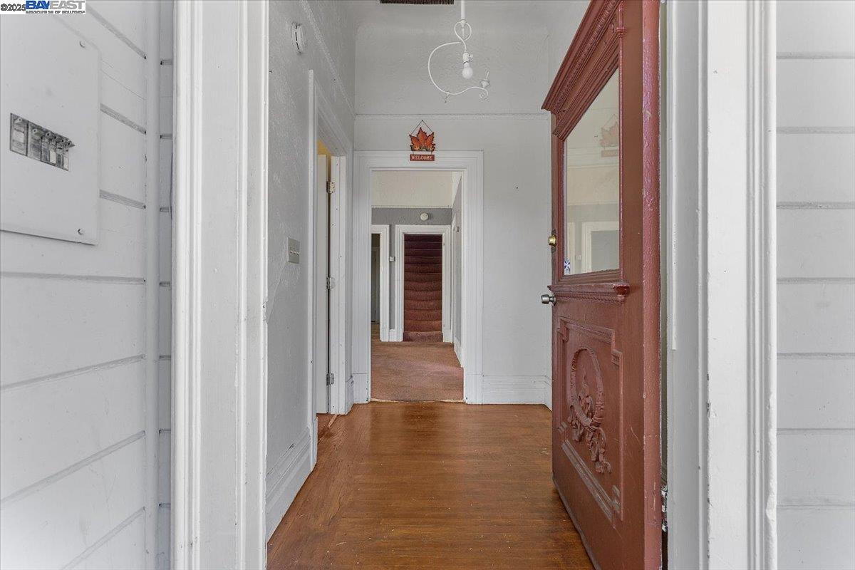 Detail Gallery Image 8 of 58 For 2230 23rd Ave, Oakland,  CA 94606 - 7 Beds | 3 Baths