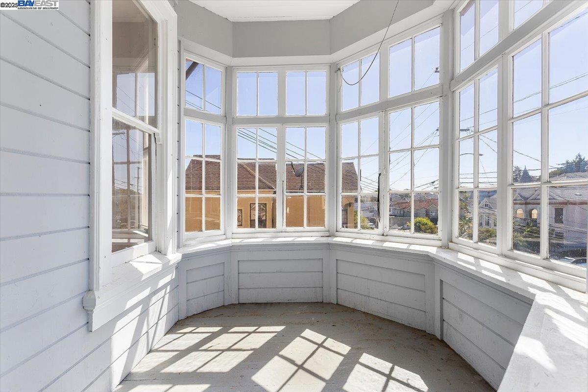 Detail Gallery Image 9 of 58 For 2230 23rd Ave, Oakland,  CA 94606 - 7 Beds | 3 Baths