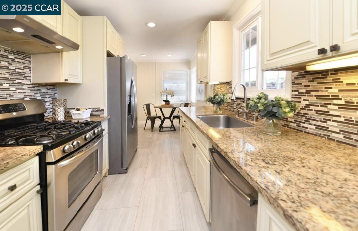Detail Gallery Image 3 of 11 For 1979 Marta Dr, Pleasant Hill,  CA 94523 - 3 Beds | 2 Baths
