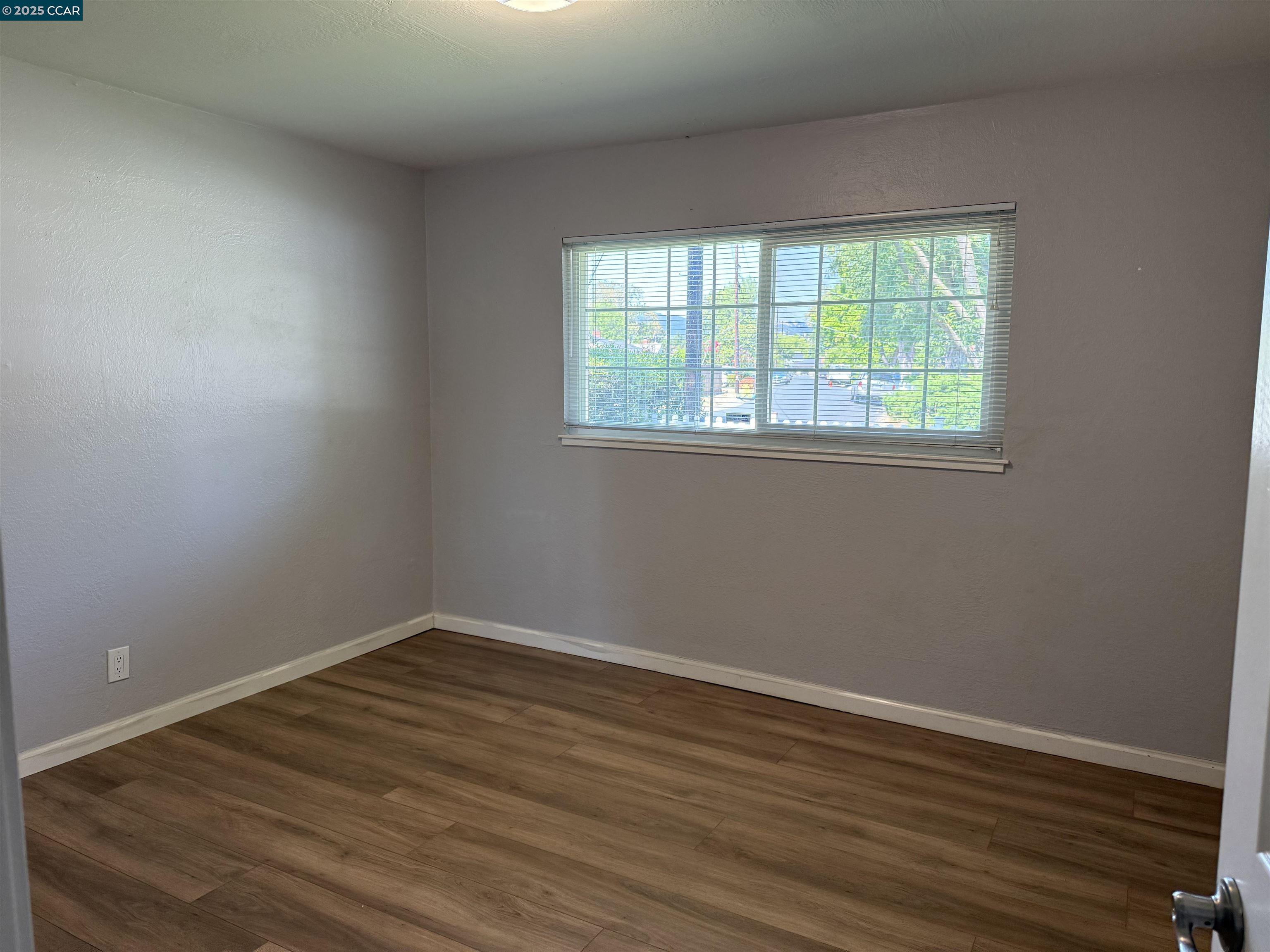 Detail Gallery Image 9 of 11 For 1979 Marta Dr, Pleasant Hill,  CA 94523 - 3 Beds | 2 Baths