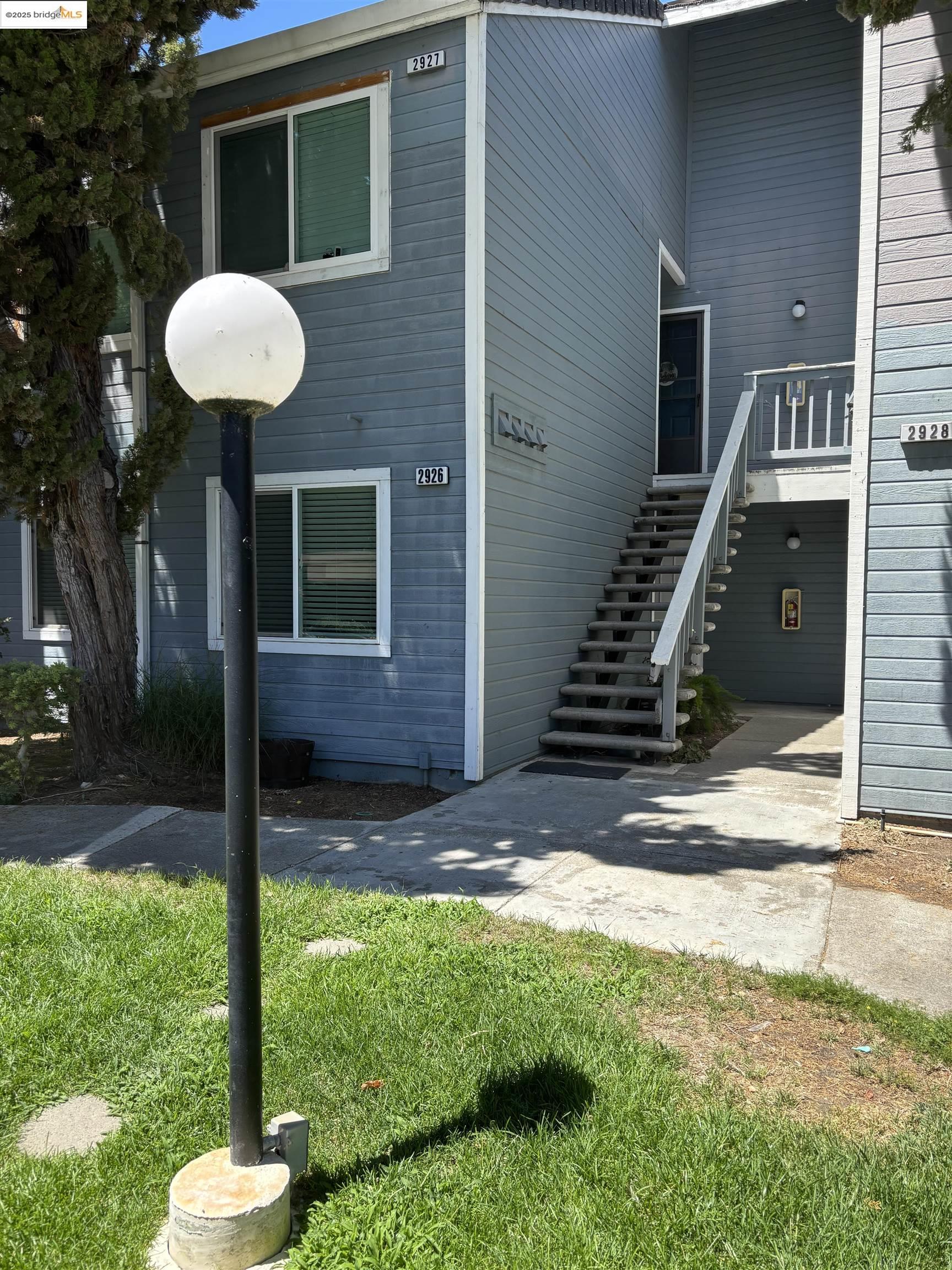 Detail Gallery Image 1 of 9 For 2926 Winding Lane, Antioch,  CA 94531 - 2 Beds | 2 Baths