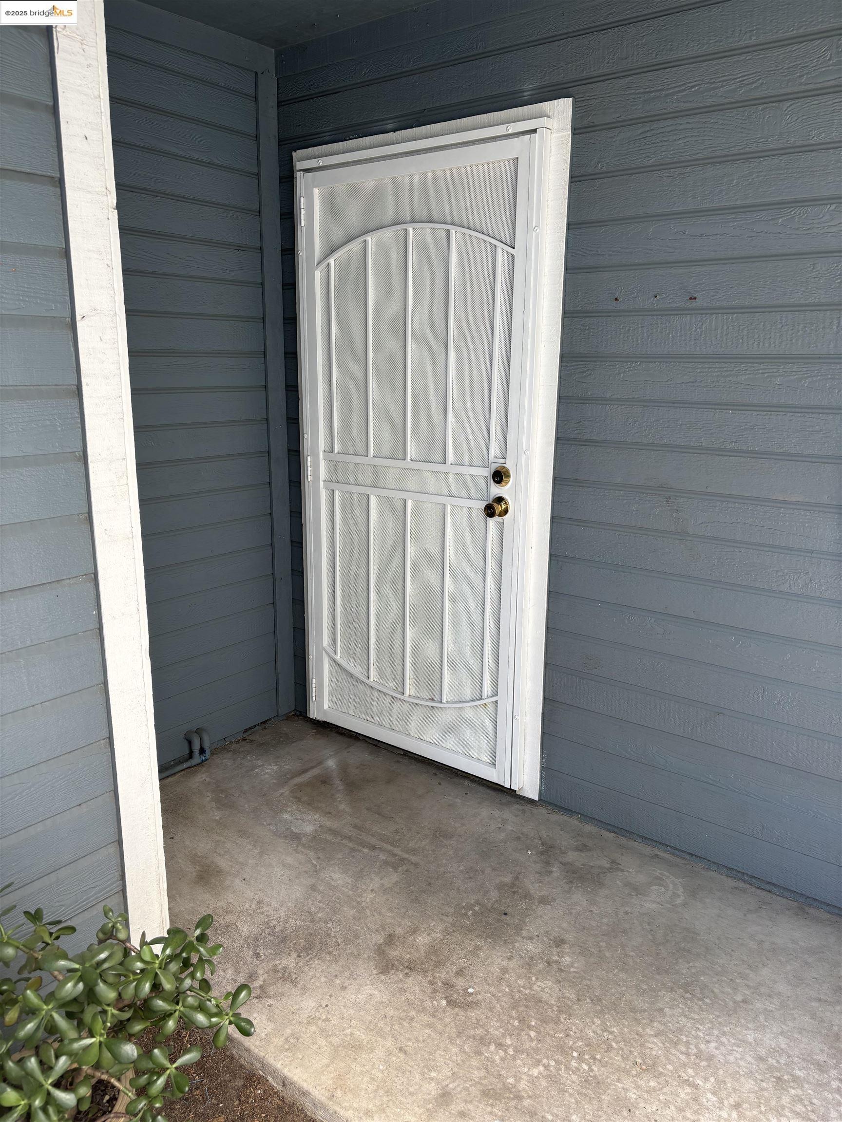 Detail Gallery Image 2 of 9 For 2926 Winding Lane, Antioch,  CA 94531 - 2 Beds | 2 Baths