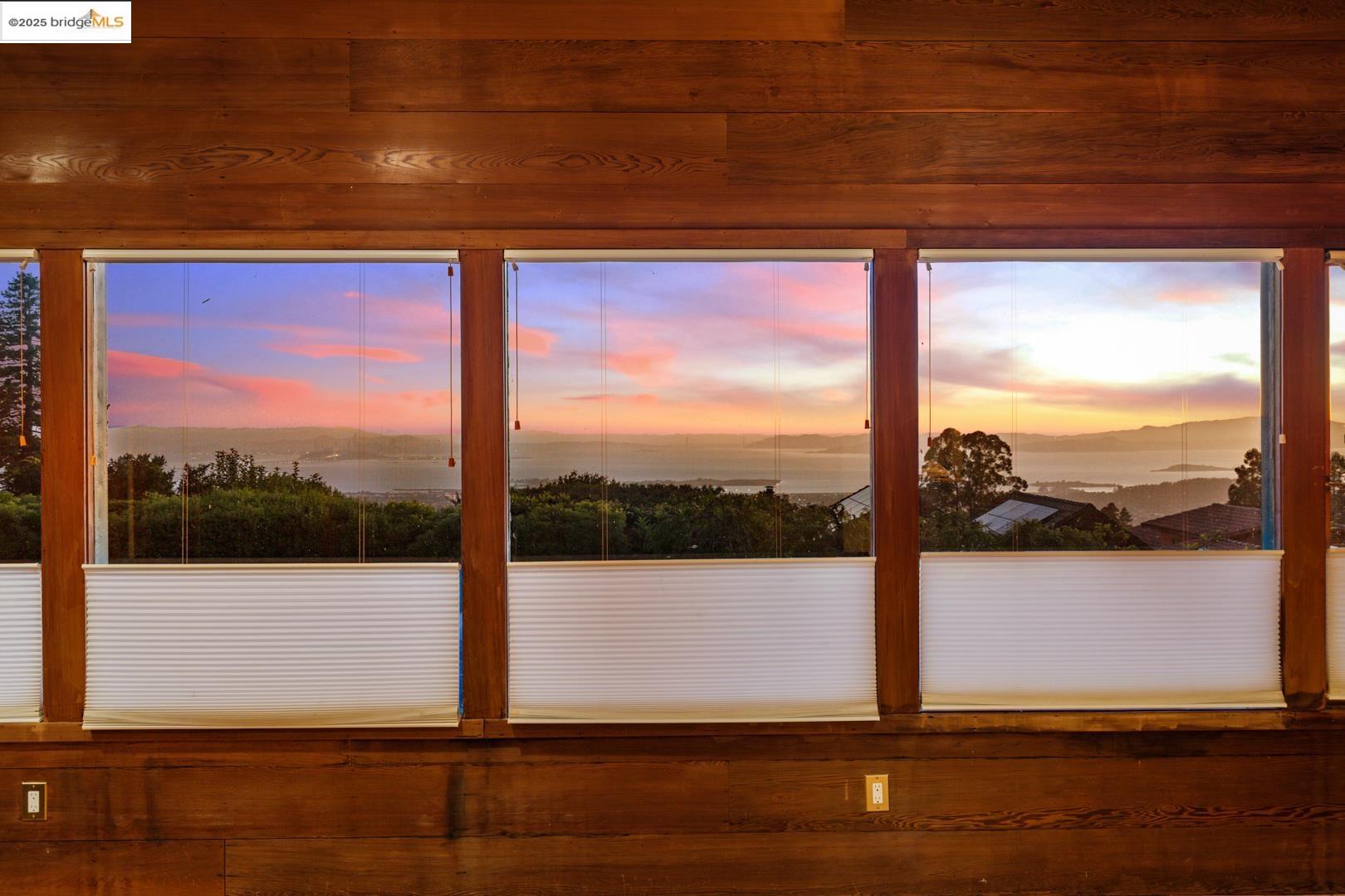 Detail Gallery Image 12 of 53 For 1069 Miller Ave, Berkeley,  CA 94708 - 3 Beds | 2 Baths