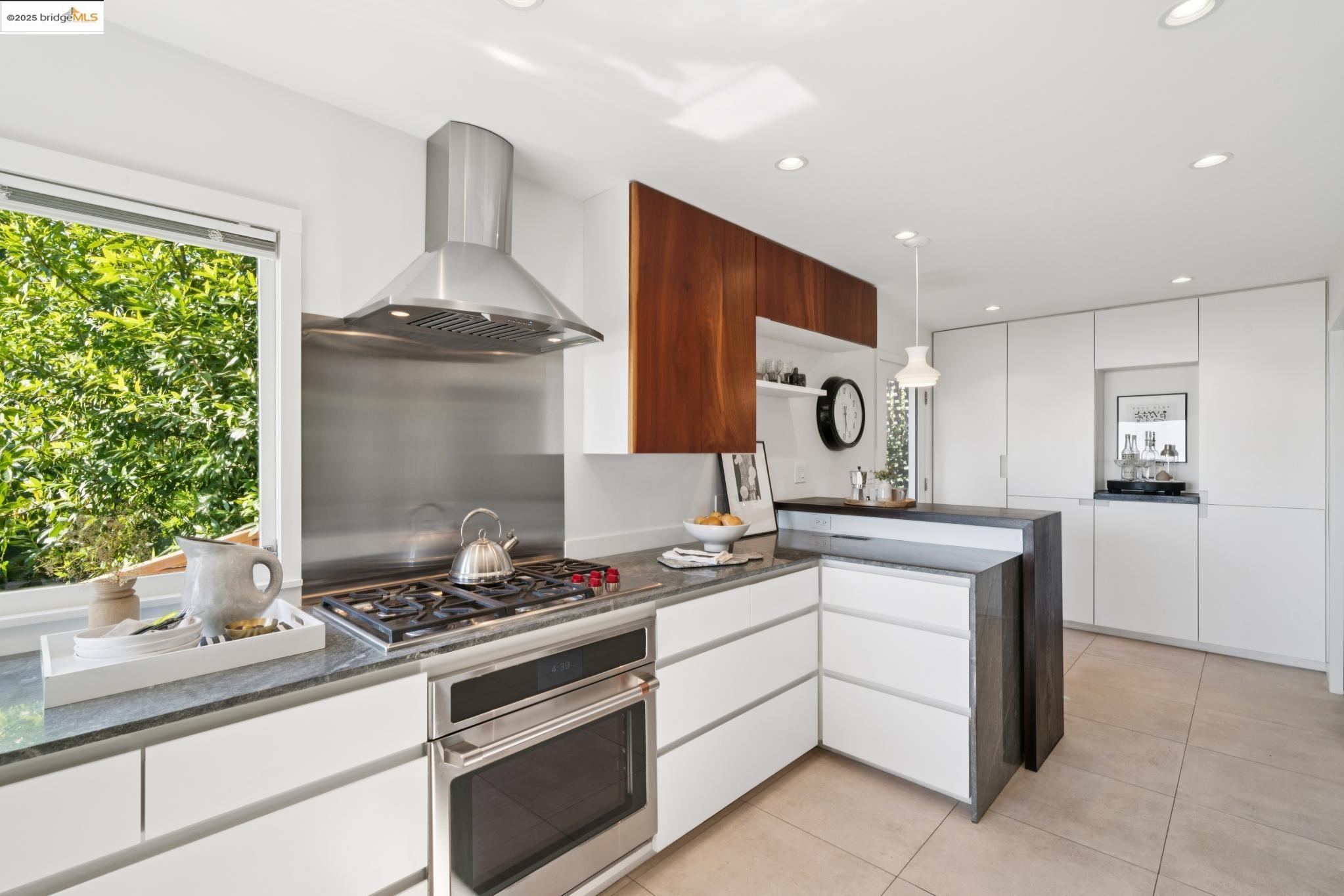 Detail Gallery Image 21 of 53 For 1069 Miller Ave, Berkeley,  CA 94708 - 3 Beds | 2 Baths