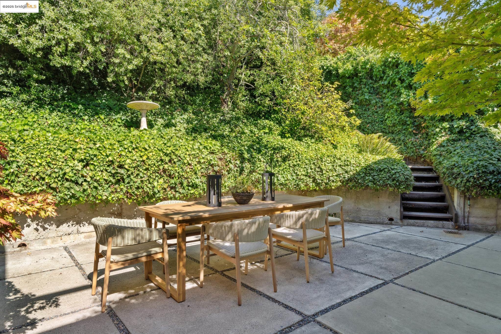 Detail Gallery Image 5 of 53 For 1069 Miller Ave, Berkeley,  CA 94708 - 3 Beds | 2 Baths