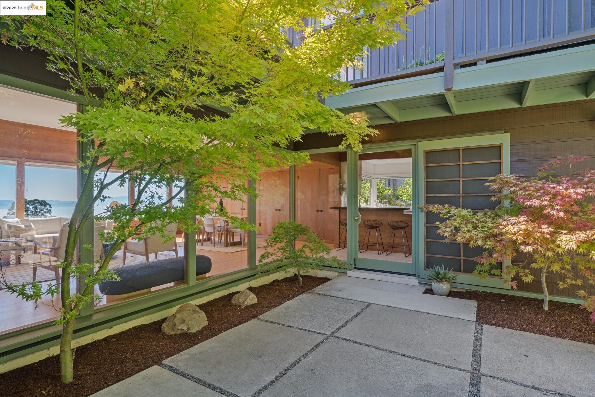 Detail Gallery Image 7 of 53 For 1069 Miller Ave, Berkeley,  CA 94708 - 3 Beds | 2 Baths