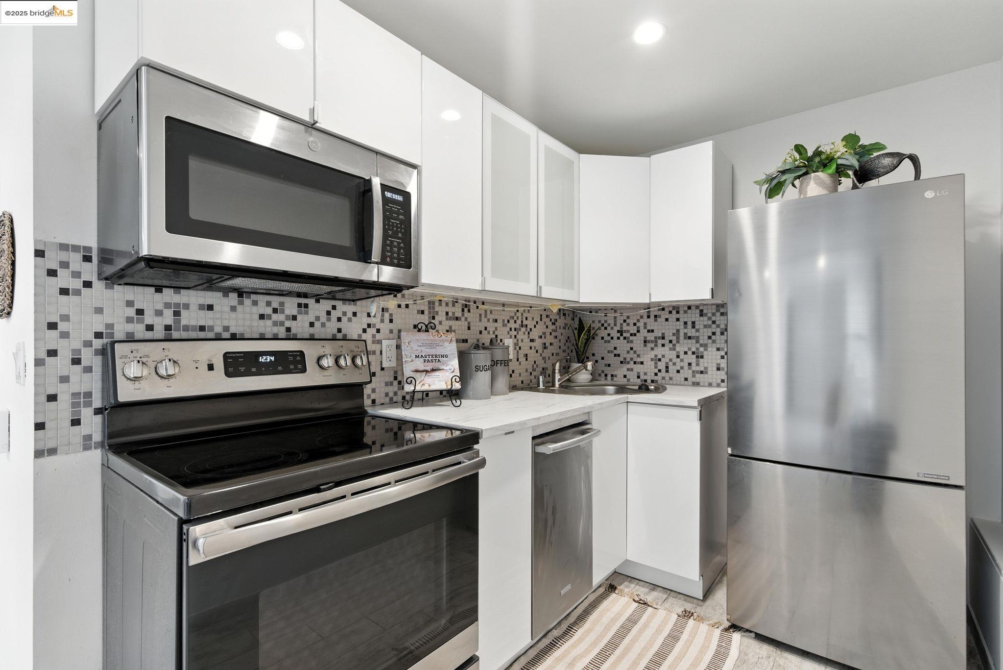 Detail Gallery Image 33 of 42 For 4503 Gregory Way, Richmond,  CA 94803 - 3 Beds | 3 Baths
