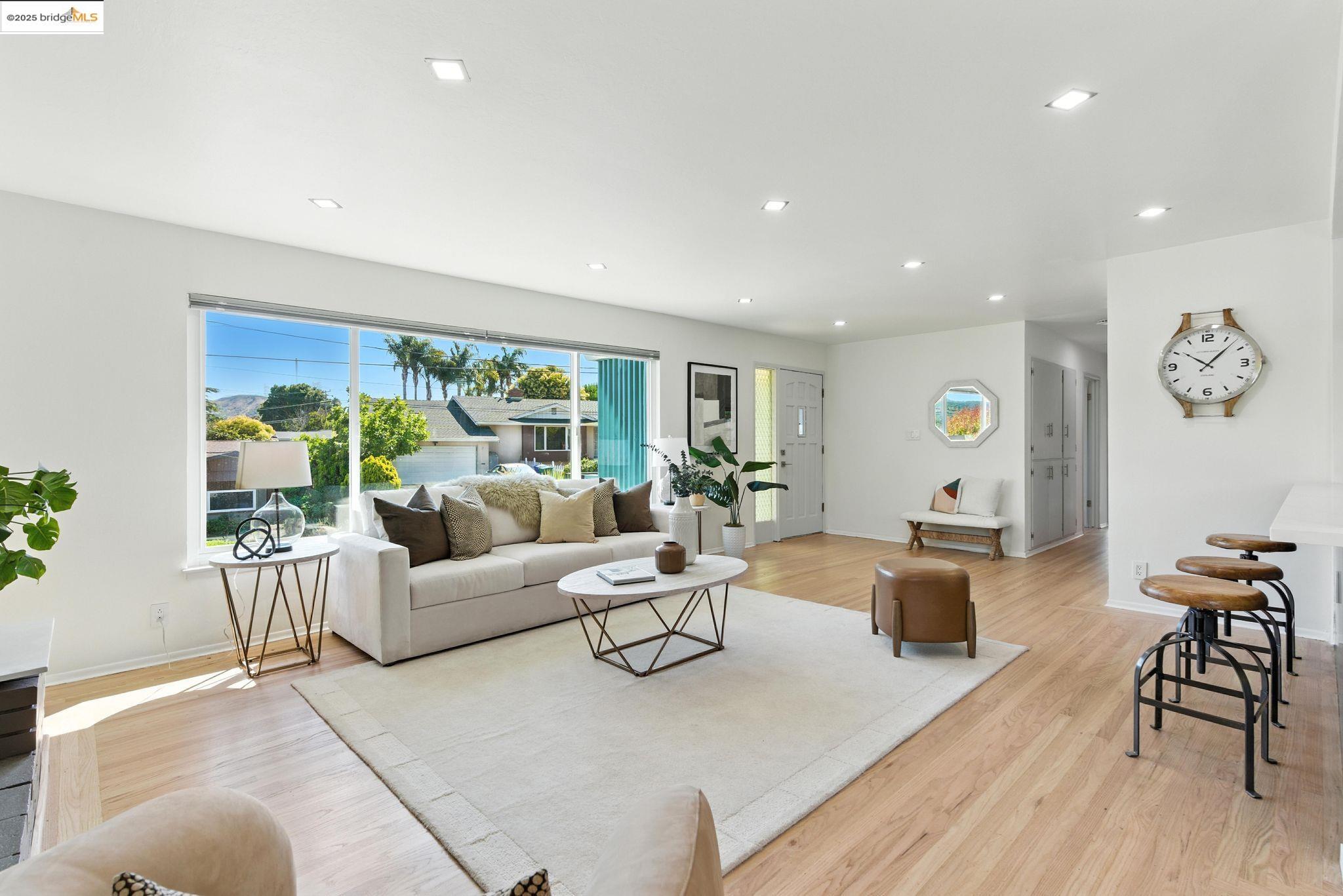 Detail Gallery Image 5 of 42 For 4503 Gregory Way, Richmond,  CA 94803 - 3 Beds | 3 Baths