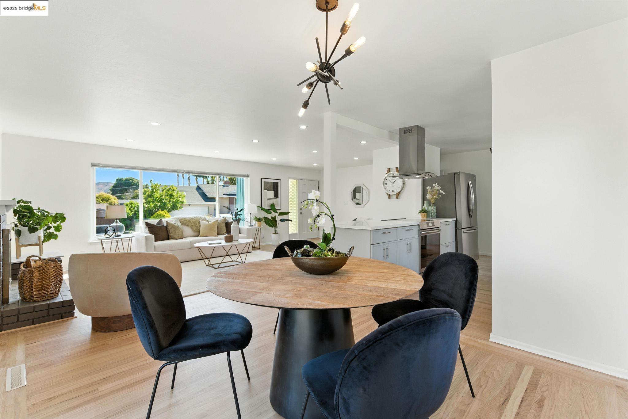 Detail Gallery Image 6 of 42 For 4503 Gregory Way, Richmond,  CA 94803 - 3 Beds | 3 Baths