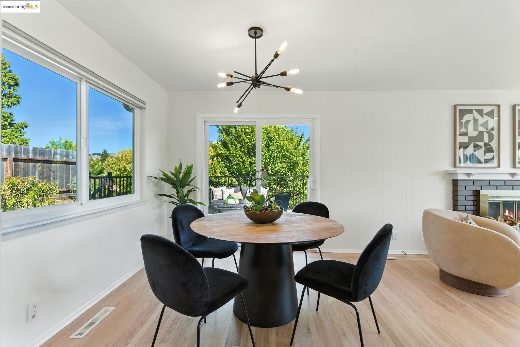 Detail Gallery Image 7 of 42 For 4503 Gregory Way, Richmond,  CA 94803 - 3 Beds | 3 Baths