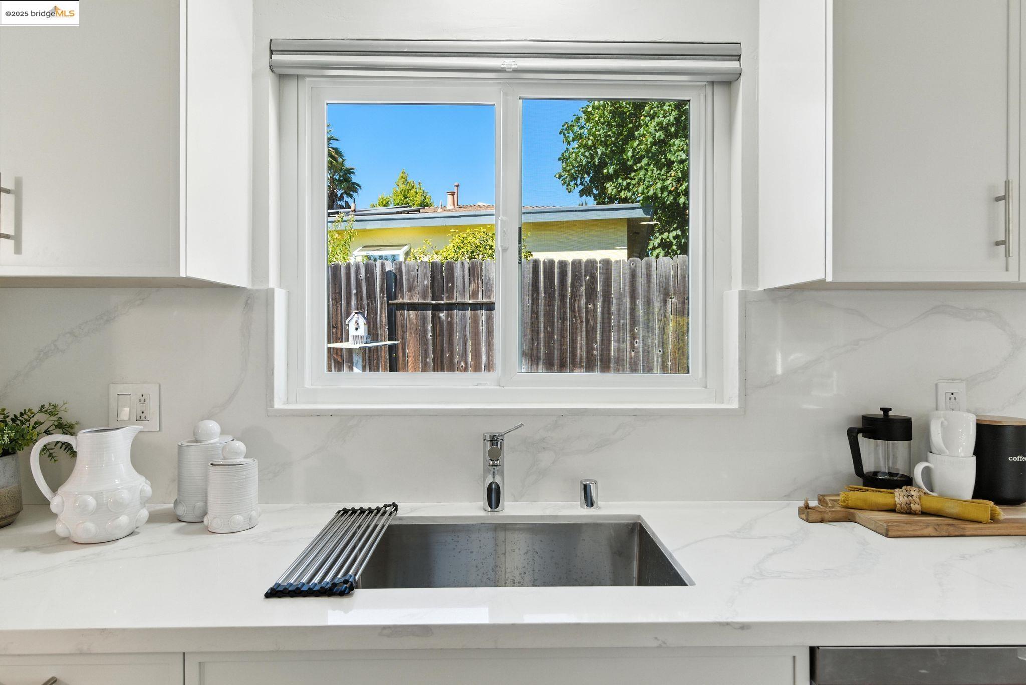 Detail Gallery Image 10 of 42 For 4503 Gregory Way, Richmond,  CA 94803 - 3 Beds | 3 Baths