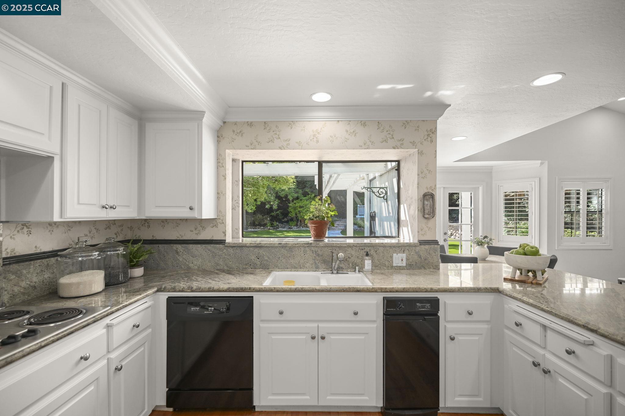 Detail Gallery Image 12 of 43 For 2145 Deer Oak Way, Danville,  CA 94506 - 5 Beds | 4 Baths