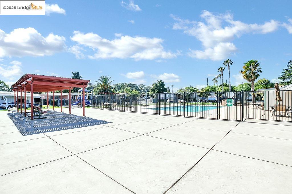 Detail Gallery Image 26 of 28 For 622 Bounty Dr, Pittsburg,  CA 94565 - 3 Beds | 2 Baths