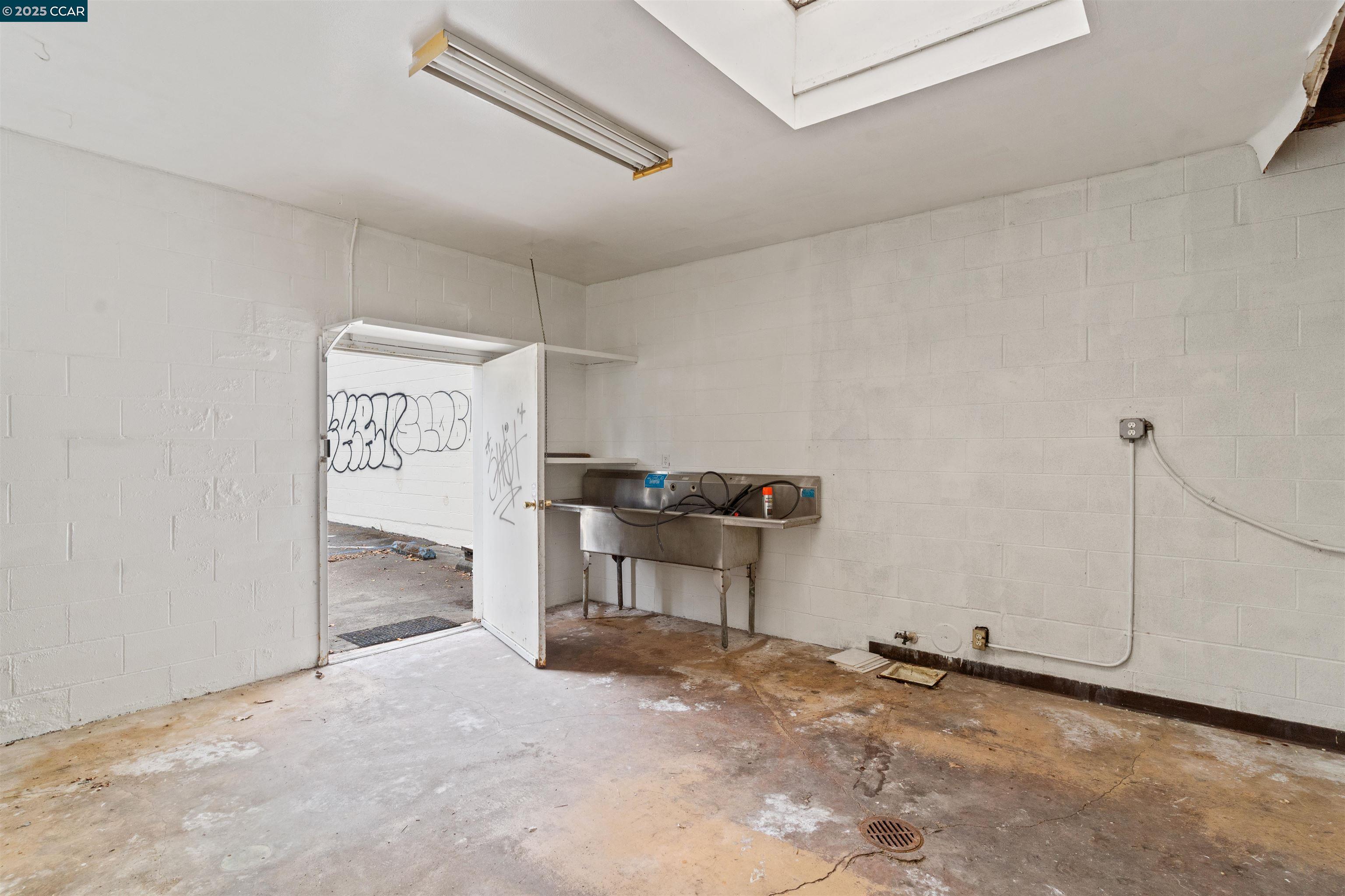 Detail Gallery Image 21 of 26 For 525 San Pablo Ave, Albany,  CA 94706-1126 - – Beds | – Baths