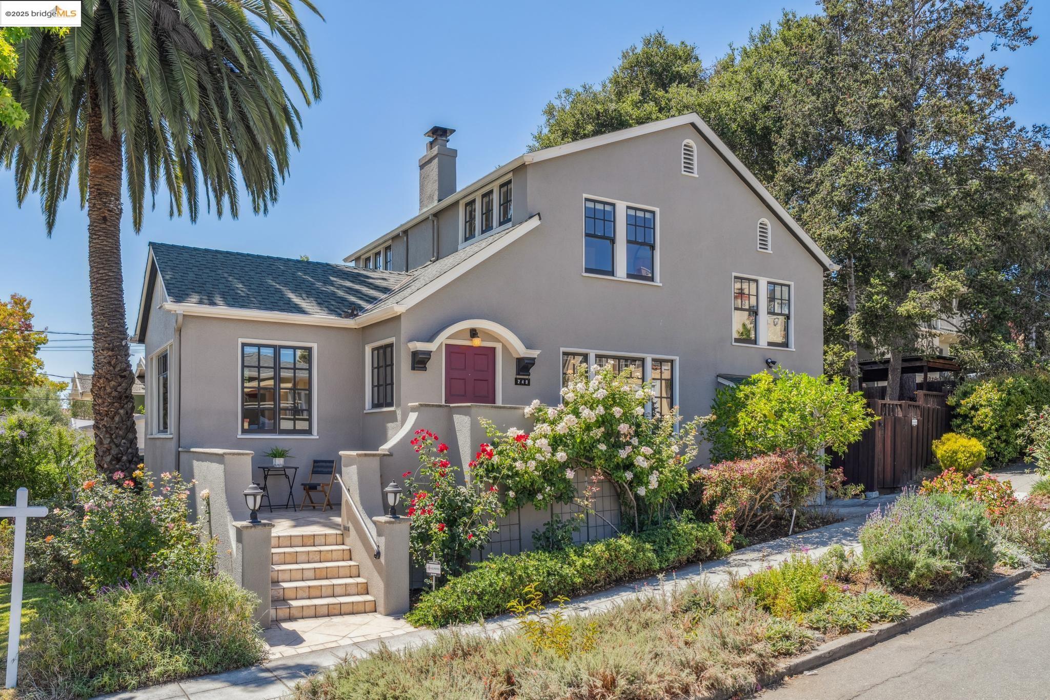 Detail Gallery Image 2 of 44 For 749 Mckinley Ave, Oakland,  CA 94610 - 4 Beds | 1 Baths