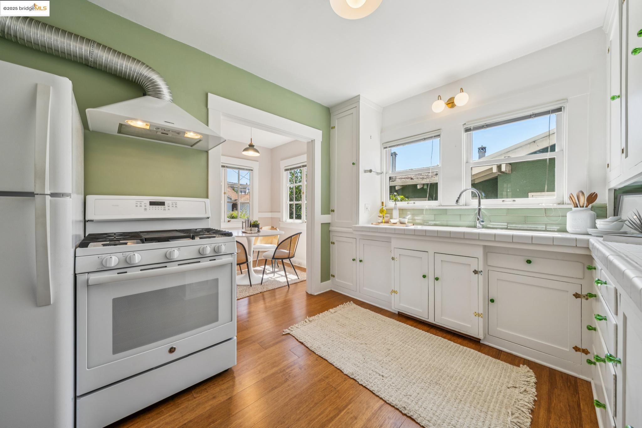 Detail Gallery Image 16 of 44 For 749 Mckinley Ave, Oakland,  CA 94610 - 4 Beds | 1 Baths