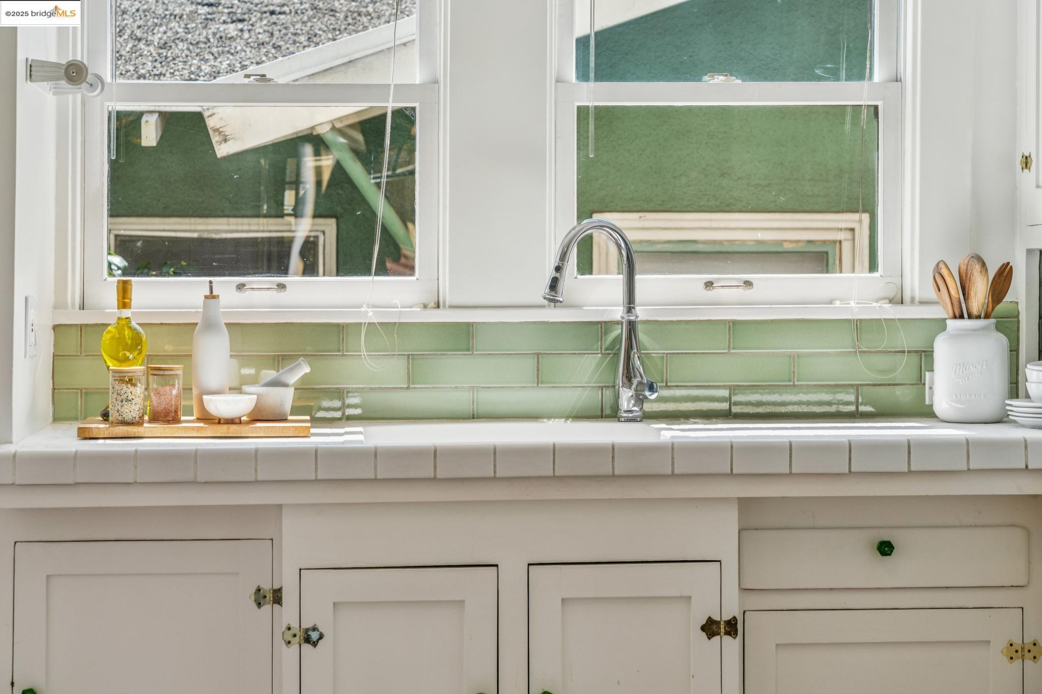 Detail Gallery Image 17 of 44 For 749 Mckinley Ave, Oakland,  CA 94610 - 4 Beds | 1 Baths