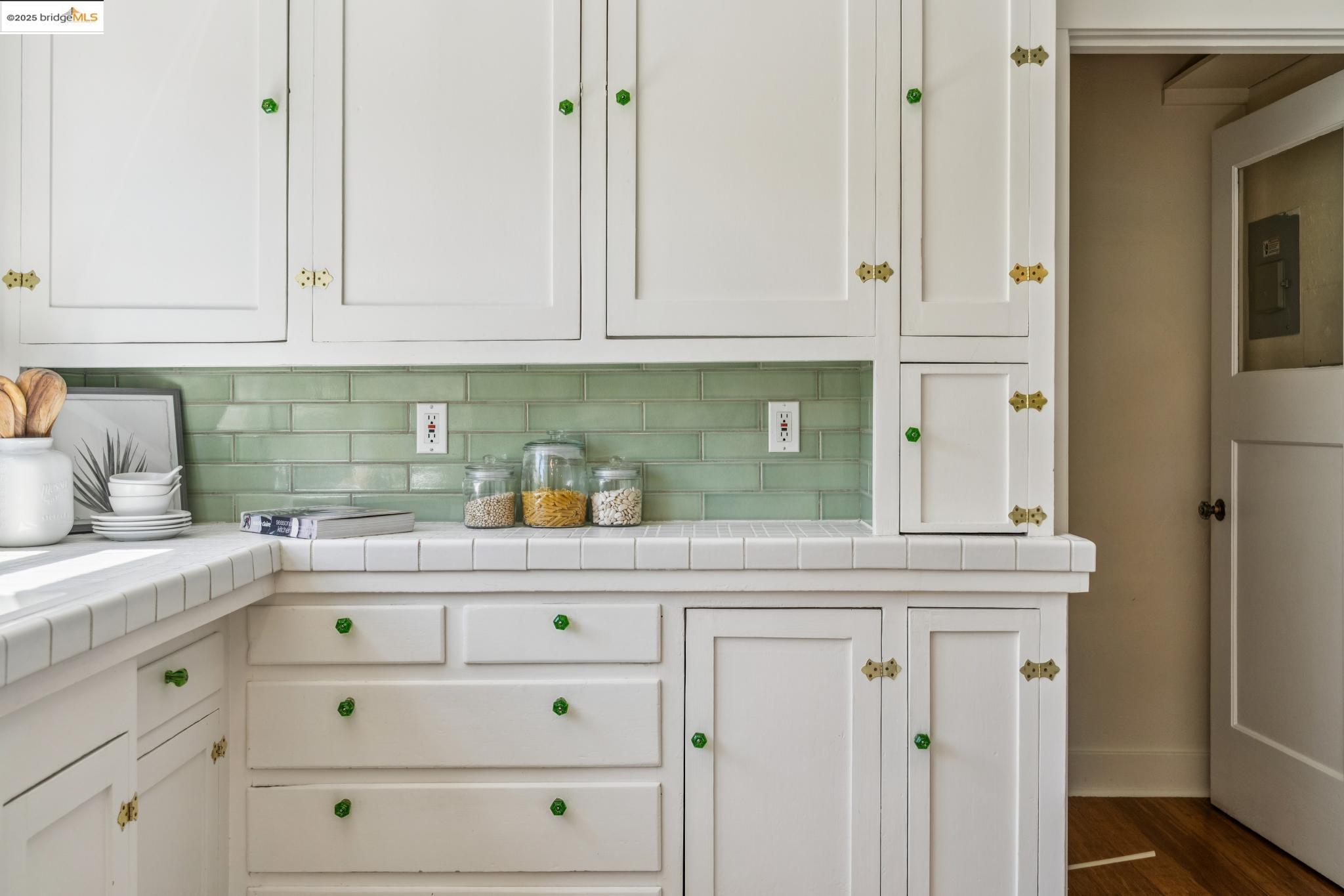 Detail Gallery Image 19 of 44 For 749 Mckinley Ave, Oakland,  CA 94610 - 4 Beds | 1 Baths