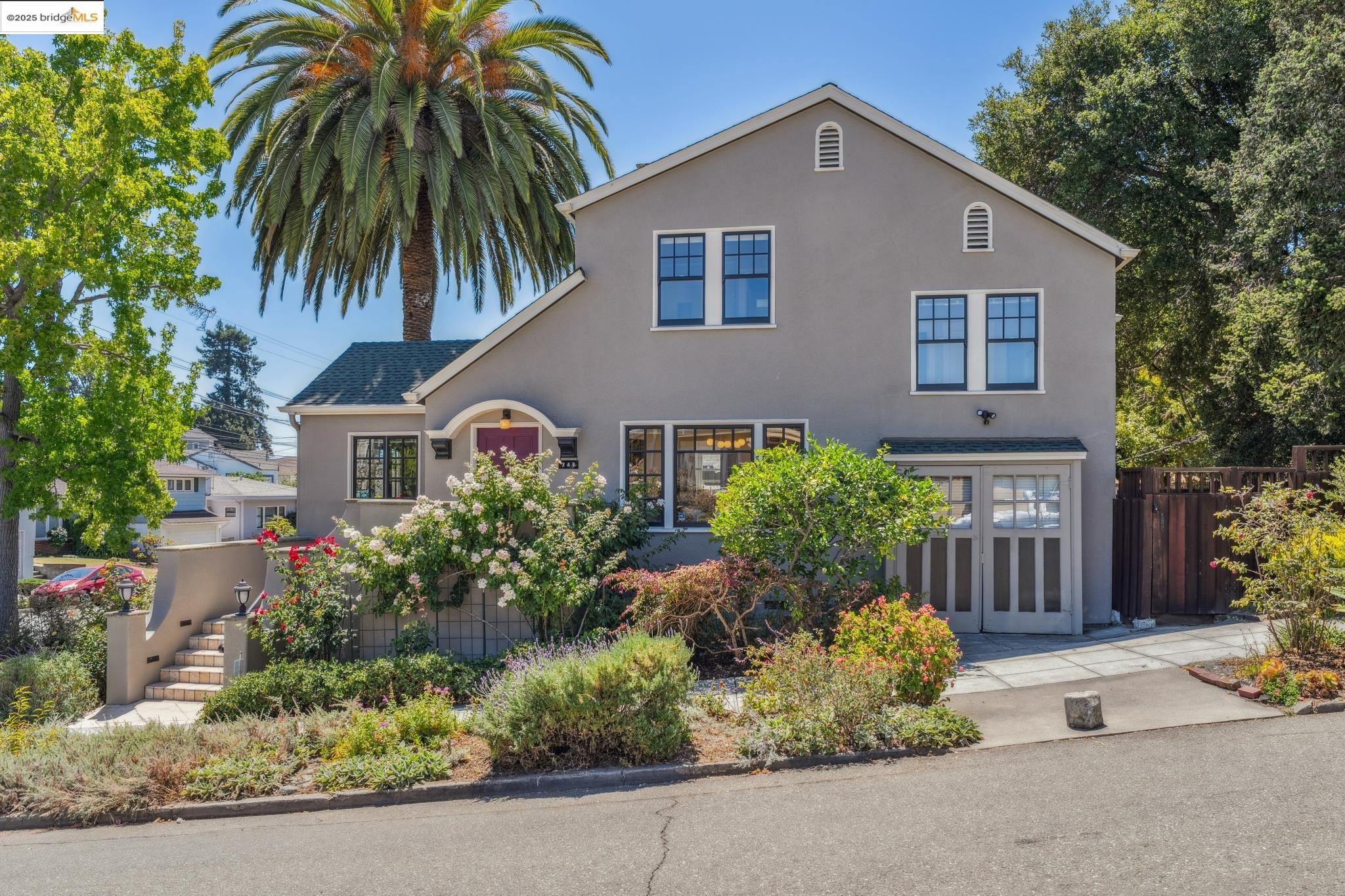 Detail Gallery Image 3 of 44 For 749 Mckinley Ave, Oakland,  CA 94610 - 4 Beds | 1 Baths