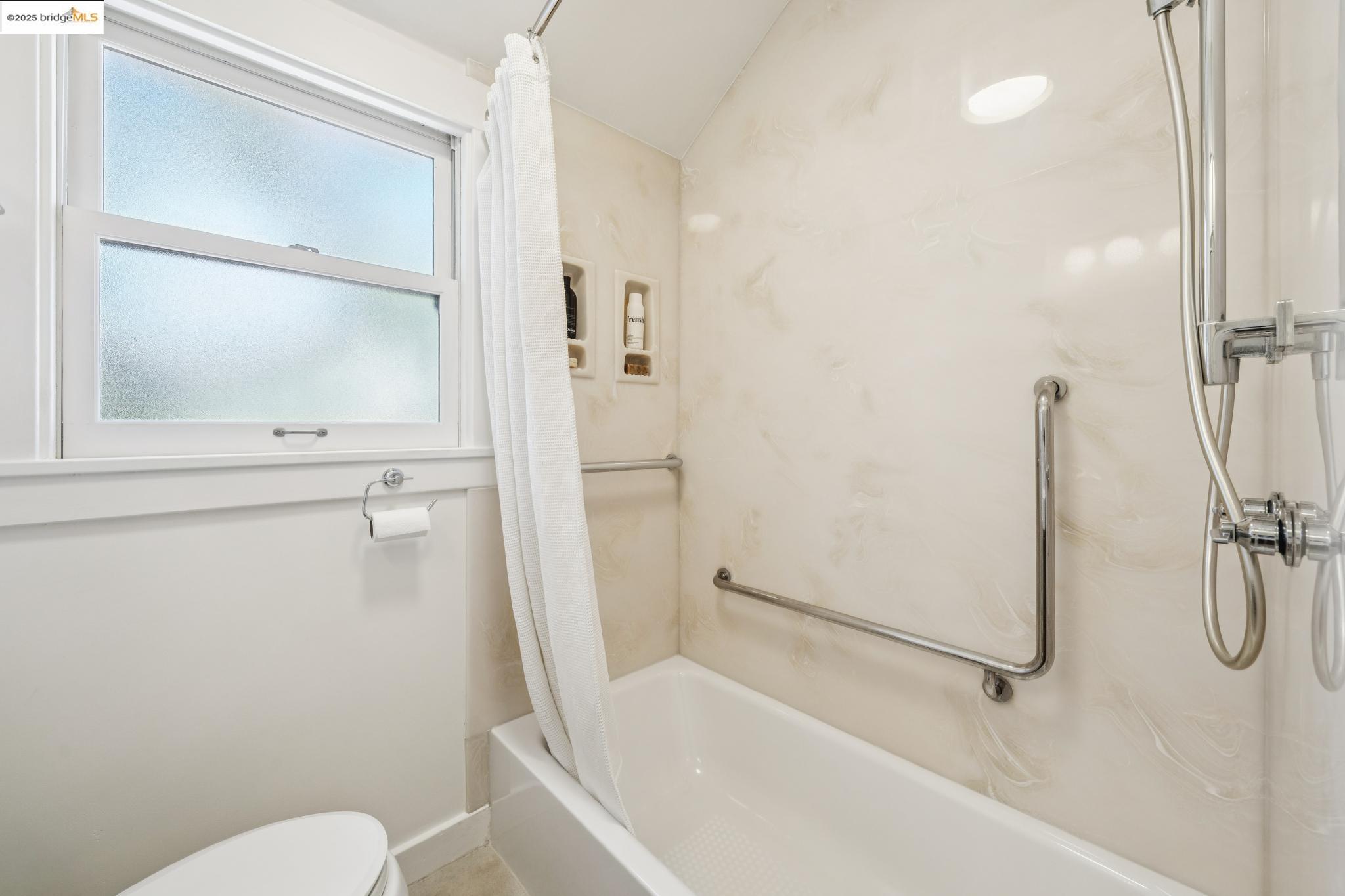 Detail Gallery Image 27 of 44 For 749 Mckinley Ave, Oakland,  CA 94610 - 4 Beds | 1 Baths